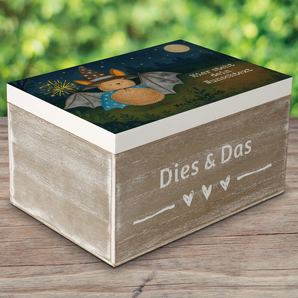 Personalisierte Holzkiste Fledermaus Zauberer Design mit Namen, Holzkiste mit Namen, Holzkiste Personalisiert, Kiste mit Namen, Geschenkbox personalisiert, Truhe Personalisiert, Schatulle Personalisiert, Dekokiste mit Namen, Schatzkiste mit Namen, Aufbewahrungsbox Personalisiert, Erinnerungsbox Personalisiert, Erinnerungsbox mit Namen, Erinnerungskiste Personalisiert, GEschenkdose personalisiert, Kiste Personalisiert, Dekokiste Personalisiert, Truhe mit Namen, Aufbewahrungsbox mit Namen, Schatulle mit Namen, Erinnerungskiste, Schatzkiste Personalisiert, Tiermotive, Gute Laune, lustige Sprüche, Tiere, Magier, Fledermaus, Zauberer, reinsteigern, Fledermäuse, Frauen