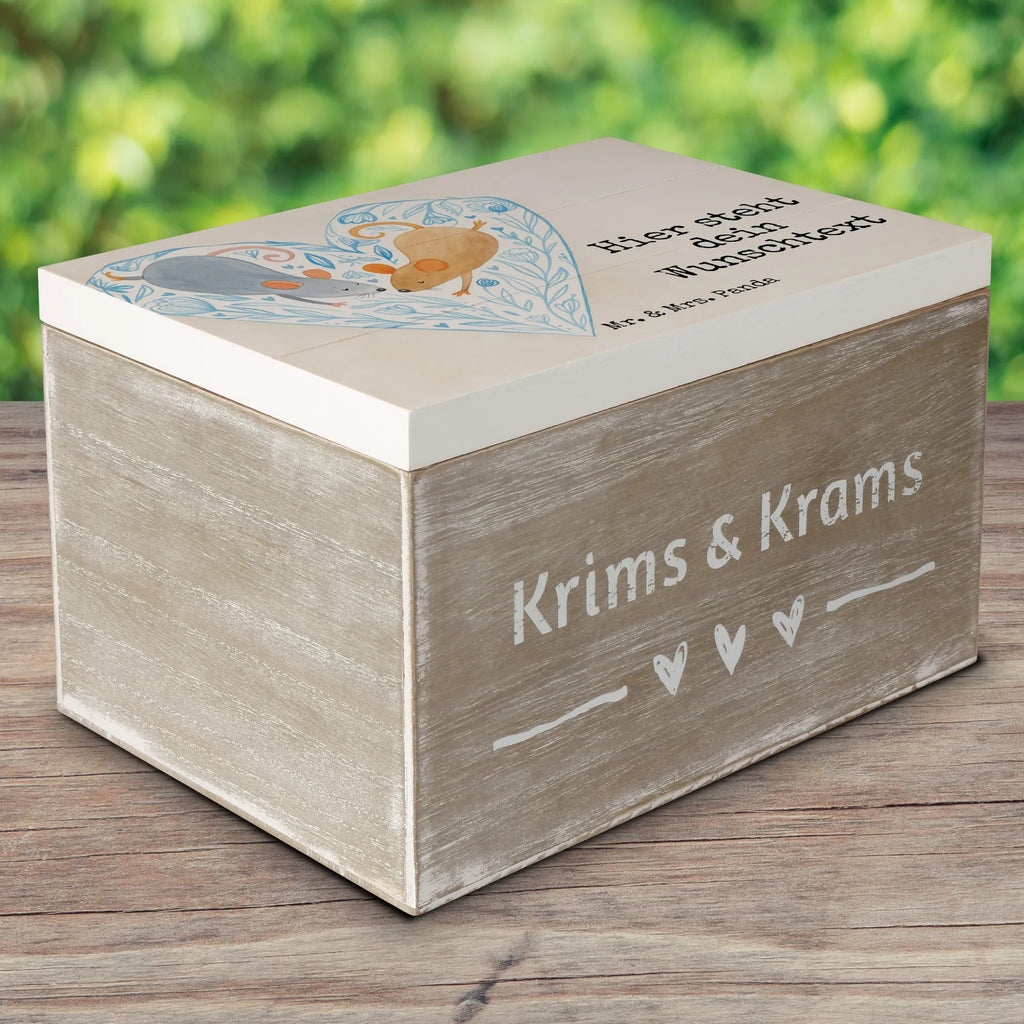 Personalisierte Holzkiste Hochzeit Mäuse Herz Design Holzkiste Personalisiert, Geschenkbox personalisiert, Dekokiste mit Namen, Kiste Personalisiert, Truhe mit Namen, Aufbewahrungsbox mit Namen, Schatulle mit Namen, Kiste mit Namen, Truhe Personalisiert, Dekokiste Personalisiert, Schatzkiste mit Namen, Schatzkiste Personalisiert, Erinnerungskiste, Erinnerungskiste Personalisiert, Erinnerungsbox mit Namen, Erinnerungsbox Personalisiert, Holzkiste mit Namen, Schatulle Personalisiert, mit Namen, GEschenkdose personalisiert, Aufbewahrungsbox Personalisiert, Hochzeit, Hochzeitsgeschenk, Ehe, Hochzeitsfeier, Trauung, Trauungsgeschenk, Hochzeitskarte, Verlobungsfeier, Verlobungsgeschenk, Hochzeitsgeschenkideen, Hochzeitsgeschenke für Brautpaar, Mäuse, Freund, Maus, Liebe, Paar, Paargeschenk, Freundin