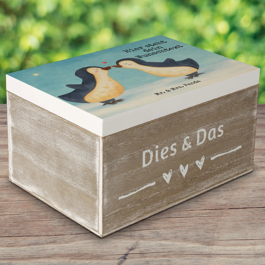Personalizowane drewniane pudełko Pingwin Miłość Design Erinnerungskiste Personalisiert, Holzkiste Personalisiert, Aufbewahrungsbox Personalisiert, Schatzkiste Personalisiert, Truhe mit Namen, Dekokiste mit Namen, Erinnerungskiste, Dekokiste Personalisiert, Aufbewahrungsbox mit Namen, Schatzkiste mit Namen, Holzkiste mit Namen, Erinnerungsbox Personalisiert, Geschenkbox personalisiert, mit Namen, Schatulle Personalisiert, Kiste mit Namen, Kiste Personalisiert, Schatulle mit Namen, Erinnerungsbox mit Namen, Truhe Personalisiert, GEschenkdose personalisiert, Liebe, Partner, Freund, Freundin, Ehemann, Ehefrau, Heiraten, Verlobung, Heiratsantrag, Liebesgeschenk, Jahrestag, Hocheitstag, Geschenkidee, Love, Hochzeitstag, Paar, Gastgeschenk, Liebesspruch, Pinguin Paar, Geschenk Freund, Geschenk Hochzeitstag, Pinguinpaar, Pinguin, Verlobter, Pärchen. Liebespaar, Liebesbeweis, Verlobte, Pinguine, Pinguin Liebe, Geschenk Freundin, Hochzeit