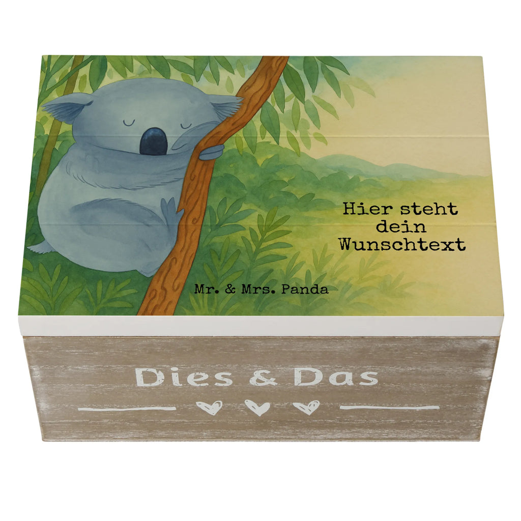 Personalisierte Holzkiste Koalabär Design Schatzkiste mit Namen, Aufbewahrungsbox mit Namen, Erinnerungsbox mit Namen, Truhe Personalisiert, Truhe mit Namen, Kiste mit Namen, Erinnerungsbox Personalisiert, Dekokiste mit Namen, Geschenkbox personalisiert, Erinnerungskiste Personalisiert, Holzkiste mit Namen, Schatulle mit Namen, Schatzkiste Personalisiert, Holzkiste Personalisiert, Erinnerungskiste, Aufbewahrungsbox Personalisiert, mit Namen, Kiste Personalisiert, Schatulle Personalisiert, Dekokiste Personalisiert, GEschenkdose personalisiert, Tiermotive, Gute Laune, lustige Sprüche, Tiere, Traumland, Koala, Traum, träumen, schlafen, Schlafzimmer, Bär, Koalabär