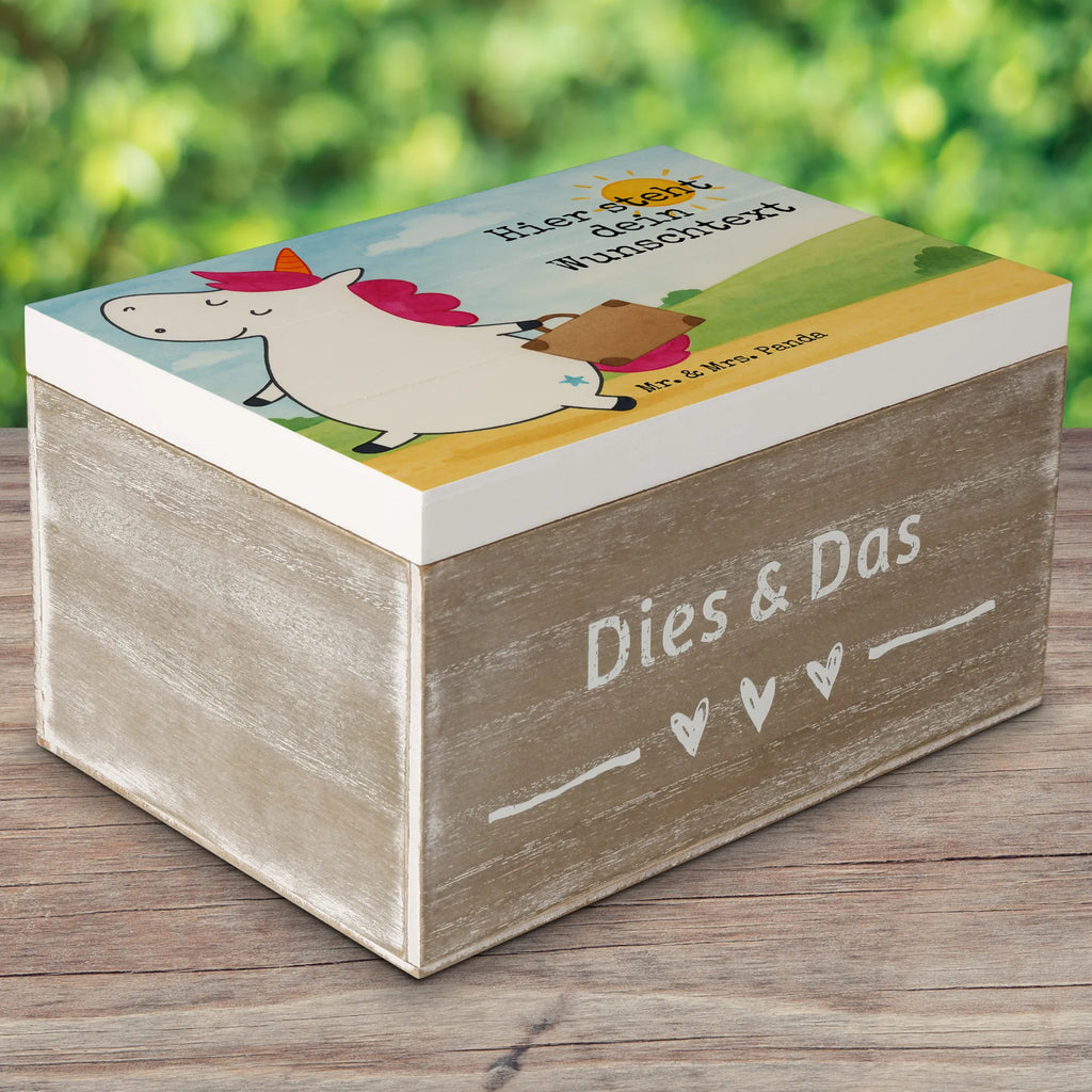 Personalizowane drewniane pudełko Jednorożec walizka Design Kiste Personalisiert, Erinnerungskiste, Schatzkiste mit Namen, Truhe Personalisiert, Truhe mit Namen, Holzkiste Personalisiert, Dekokiste Personalisiert, Erinnerungsbox mit Namen, Erinnerungskiste Personalisiert, Schatulle mit Namen, Kiste mit Namen, mit Namen, Schatulle Personalisiert, Erinnerungsbox Personalisiert, Aufbewahrungsbox Personalisiert, Schatzkiste Personalisiert, GEschenkdose personalisiert, Aufbewahrungsbox mit Namen, Holzkiste mit Namen, Dekokiste mit Namen, Geschenkbox personalisiert, Einhorn, Einhörner, Einhorn Deko, Unicorn, Verreisen, albern, unicorn, Spaß, Koffer, Erwachsen, Kind, lustig, Abenteuer, Gepäck, Reise, witzig