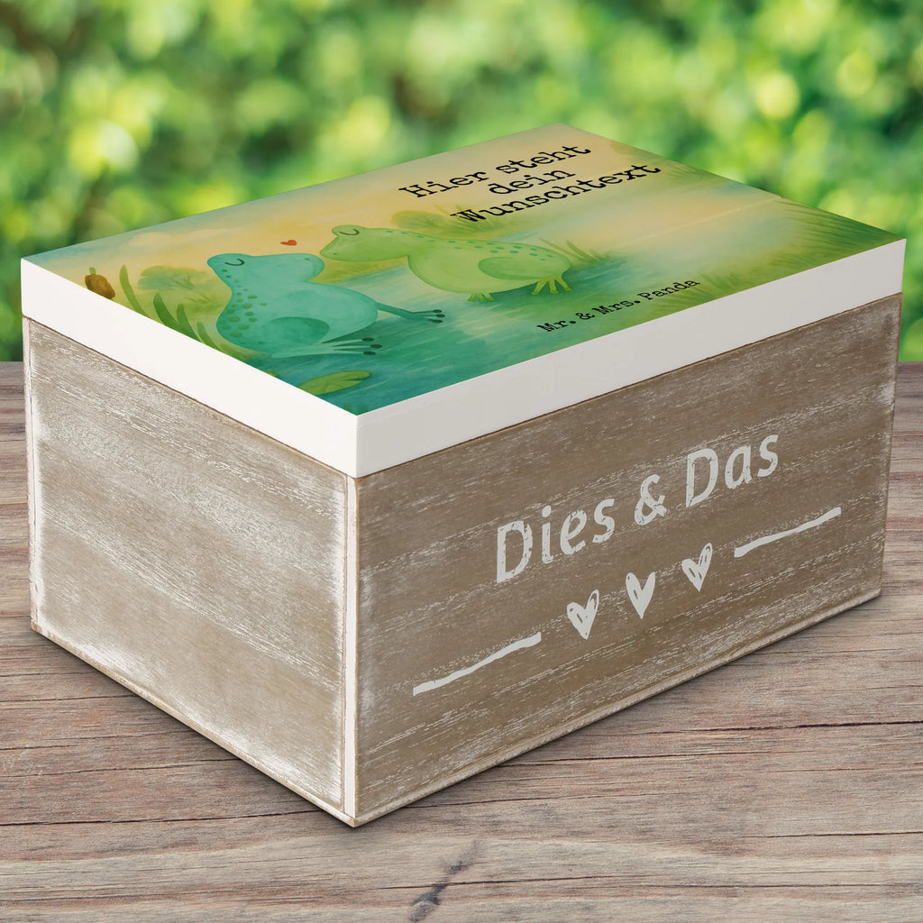 Personalisierte Holzkiste Frosch Liebe Design Schatulle Personalisiert, Schatzkiste Personalisiert, Geschenkbox personalisiert, Erinnerungsbox mit Namen, Aufbewahrungsbox Personalisiert, Schatulle mit Namen, Kiste Personalisiert, GEschenkdose personalisiert, Schatzkiste mit Namen, Erinnerungskiste Personalisiert, Dekokiste mit Namen, Aufbewahrungsbox mit Namen, Holzkiste Personalisiert, Truhe mit Namen, Truhe Personalisiert, Erinnerungsbox Personalisiert, Kiste mit Namen, Dekokiste Personalisiert, Holzkiste mit Namen, Erinnerungskiste, mit Namen, Liebe, Partner, Freund, Freundin, Ehemann, Ehefrau, Heiraten, Verlobung, Heiratsantrag, Liebesgeschenk, Jahrestag, Hocheitstag, Geschenk Freund, Hochzeitstag, Verlobt, Geschenk Hochzeit, Fröschchen, Verliebt, Froschkönig, Liebesbeweis, Geschenk Freundin, Verheiratet, Frösche, Frosch