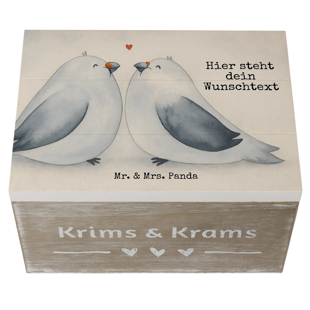 Personalisierte Holzkiste Tauben Liebe Design Geschenkbox personalisiert, Schatulle Personalisiert, Dekokiste Personalisiert, GEschenkdose personalisiert, Aufbewahrungsbox Personalisiert, Aufbewahrungsbox mit Namen, Schatzkiste mit Namen, Erinnerungsbox mit Namen, Erinnerungskiste, Truhe mit Namen, Holzkiste Personalisiert, Kiste Personalisiert, Erinnerungsbox Personalisiert, Erinnerungskiste Personalisiert, Schatzkiste Personalisiert, Truhe Personalisiert, mit Namen, Holzkiste mit Namen, Kiste mit Namen, Schatulle mit Namen, Dekokiste mit Namen, Hochzeit, Hochzeitsgeschenk, Ehe, Hochzeitsfeier, Trauung, Trauungsgeschenk, Hochzeitskarte, Verlobungsfeier, Verlobungsgeschenk, Hochzeitsgeschenkideen, Hochzeitsgeschenke für Brautpaar, Liebe, Turteltauben, Paargeschenk, Paar, Freundin, Freund, Turteltaube, Taube, Tauben