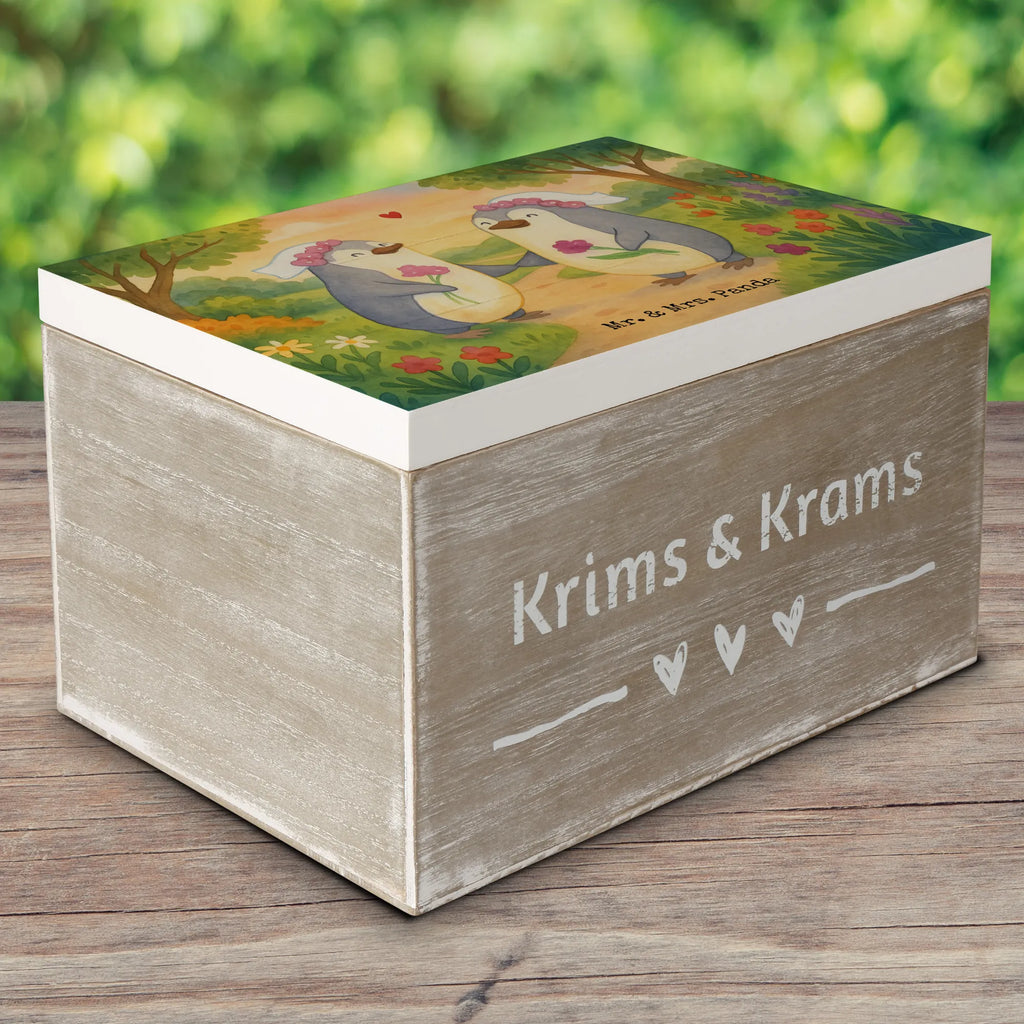 Holzkiste Pinguine Lesbian Pride Design Kiste, Schatulle, Dekokiste, Geschenkdose, Schatzkiste, Erinnerungsbox, XXL, Truhe, Holzkiste, Erinnerungskiste, Geschenkbox, Aufbewahrungsbox, Hochzeit, Hochzeitsgeschenk, Ehe, Hochzeitsfeier, Trauung, Trauungsgeschenk, Hochzeitskarte, Verlobungsfeier, Verlobungsgeschenk, Hochzeitsgeschenkideen, Hochzeitsgeschenke für Brautpaar, Gleichgeschlechtliche Hochzeit