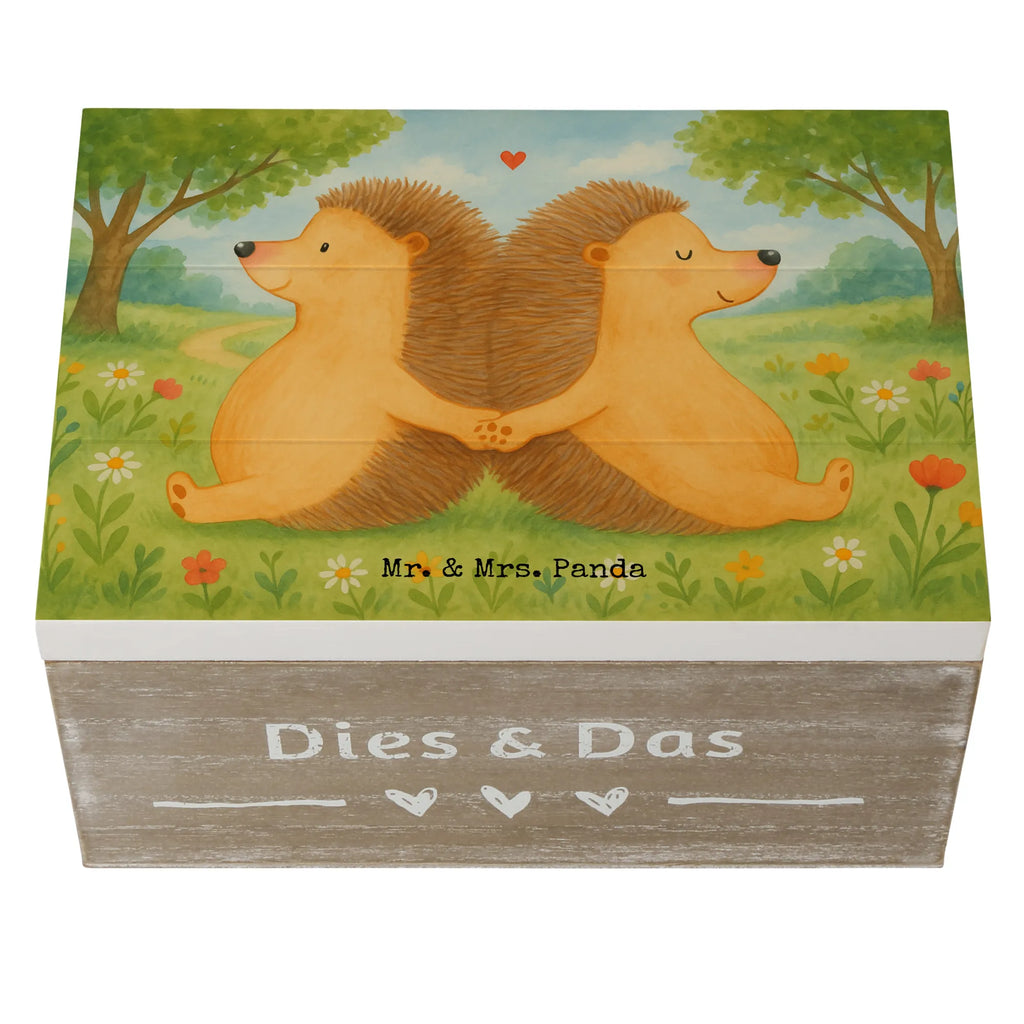 Holzkiste Igel händchenhaltend Design Schatzkiste, Geschenkdose, Geschenkbox, Schatulle, Aufbewahrungsbox, Dekokiste, XXL, Truhe, Kiste, Erinnerungskiste, Holzkiste, Erinnerungsbox, Liebe, Partner, Freund, Freundin, Ehemann, Ehefrau, Heiraten, Verlobung, Heiratsantrag, Liebesgeschenk, Jahrestag, Hocheitstag, Love, Liebesbeweis, Igel, Lieblingsmensch, Gemeinsamkeit, Liebesbotschaft, Hand in Hand, große Liebe, Geschenk für zwei, Hochzeit, Igelliebe