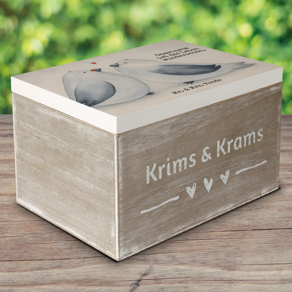 Holzkiste Tauben Liebe Design Truhe, Erinnerungskiste, Schatulle, Holzkiste, Geschenkdose, Dekokiste, Erinnerungsbox, XXL, Aufbewahrungsbox, Schatzkiste, Kiste, Geschenkbox, Hochzeit, Hochzeitsgeschenk, Ehe, Hochzeitsfeier, Trauung, Trauungsgeschenk, Hochzeitskarte, Verlobungsfeier, Verlobungsgeschenk, Hochzeitsgeschenkideen, Hochzeitsgeschenke für Brautpaar, Tauben, Taube, Turteltaube, Liebe, Paar, Freund, Paargeschenk, Turteltauben, Freundin