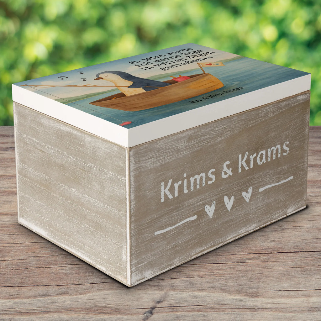 Holzkiste Pinguin Angelboot Design Geschenkbox, Geschenkdose, Dekokiste, Truhe, Erinnerungskiste, Holzkiste, Erinnerungsbox, Kiste, Aufbewahrungsbox, Schatzkiste, XXL, Schatulle, Pinguin, Trennung, Neustart, Pinguine, genießen, Geschenkidee Liebeskummer, Angelboot, Lebenslust, Neuanfang, Motivation, Angeln, Scheidung, Boot, Leben