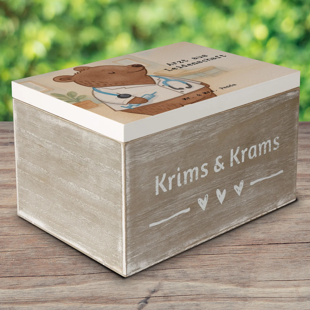 Wooden chest Doctor Passion Design Geschenkdose, Holzkiste, Truhe, XXL, Aufbewahrungsbox, Schatzkiste, Geschenkbox, Erinnerungsbox, Kiste, Schatulle, Erinnerungskiste, Dekokiste, Beruf, Ausbildung, Jubiläum, Abschied, Rente, Kollege, Kollegin, Geschenk, Schenken, Arbeitskollege, Mitarbeiter, Firma, Danke, Dankeschön, Hausarzt, Arztpraxis, Doktor, Arzt, Mediziner, Medizinstudium, Doktortitel