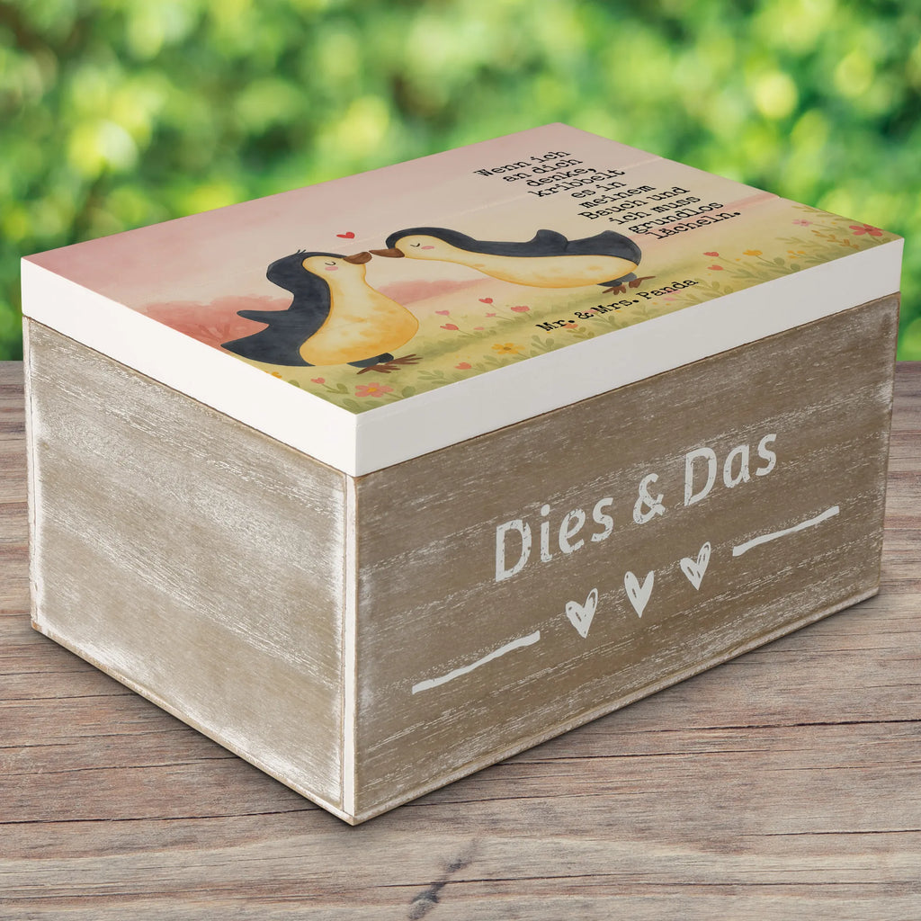 Holzkiste Pinguine Kuss Design Erinnerungskiste, Aufbewahrungsbox, Erinnerungsbox, Geschenkbox, Schatzkiste, Dekokiste, Kiste, Schatulle, Geschenkdose, Truhe, XXL, Holzkiste, Liebe, Partner, Freund, Freundin, Ehemann, Ehefrau, Heiraten, Verlobung, Heiratsantrag, Liebesgeschenk, Jahrestag, Hocheitstag, Geschenk für Partner, Liebesbeweis, Geschenk für Freundin, für Männer, Geschenk für Frauen, Hochzeitstag, für Ehemann, Mitbringsel, Valentinstag