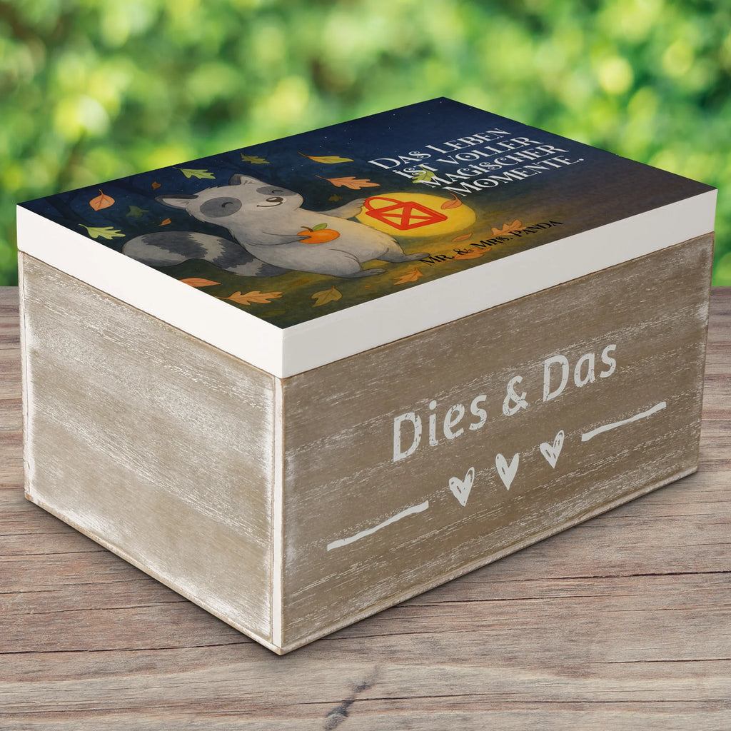 Holzkiste Waschbär Laterne Design Erinnerungskiste, Schatzkiste, Dekokiste, Holzkiste, Truhe, Erinnerungsbox, XXL, Kiste, Geschenkbox, Aufbewahrungsbox, Geschenkdose, Schatulle, Halloween, Deko, Martinssingen, Dekoration, Geschenke, Schenken, Laterne, Süßes sonst gibt's saures, Halloween Deko, Waschbär, Herbst, Trick or Treat