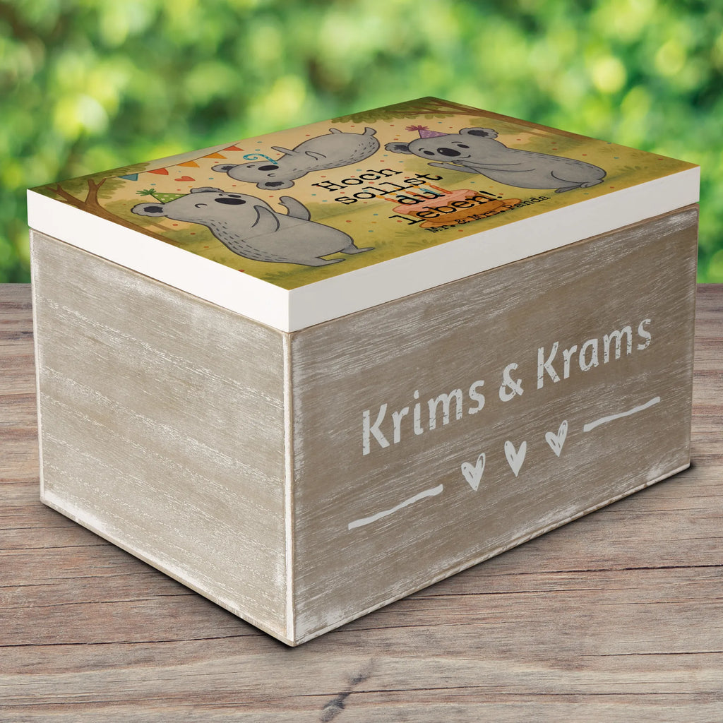 Holzkiste Koalas Geburtstag Design Truhe, Erinnerungskiste, Erinnerungsbox, Geschenkbox, Aufbewahrungsbox, Kiste, Schatulle, Schatzkiste, XXL, Dekokiste, Holzkiste, Geschenkdose, Geburtstag, Geburtstagsgeschenk, Geschenk, Happy Birthday, Geburtstage, Koala, Geburtstagsfeier