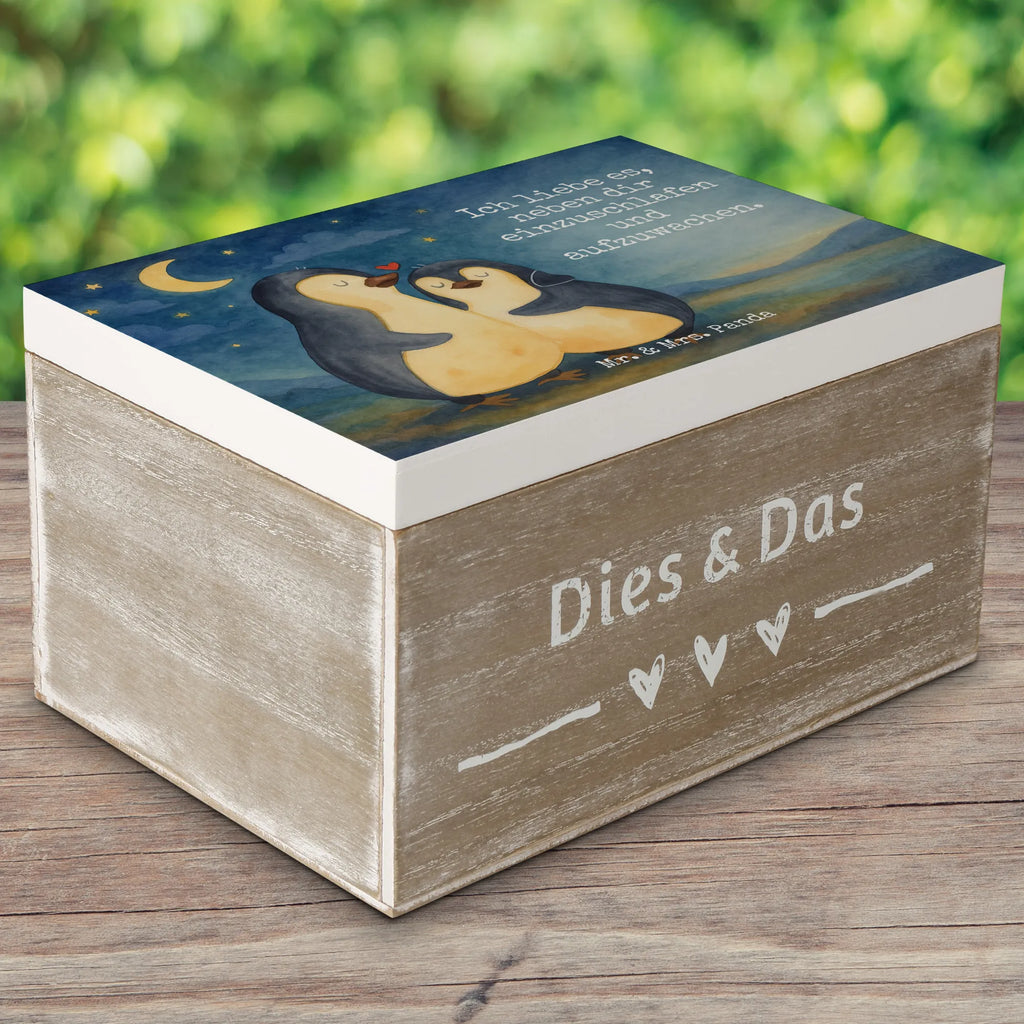 Holzkiste Pinguine Einschlafen Design Erinnerungskiste, Truhe, Holzkiste, XXL, Aufbewahrungsbox, Schatzkiste, Kiste, Erinnerungsbox, Dekokiste, Geschenkdose, Schatulle, Geschenkbox, Liebe, Partner, Freund, Freundin, Ehemann, Ehefrau, Heiraten, Verlobung, Heiratsantrag, Liebesgeschenk, Jahrestag, Hocheitstag, Geschenk für Partner, Valentinstag, Mitbringsel, Liebesbeweis, Geschenk für Frauen, Geschenk für Freundin, für Ehemann, Hochzeitstag, für Männer