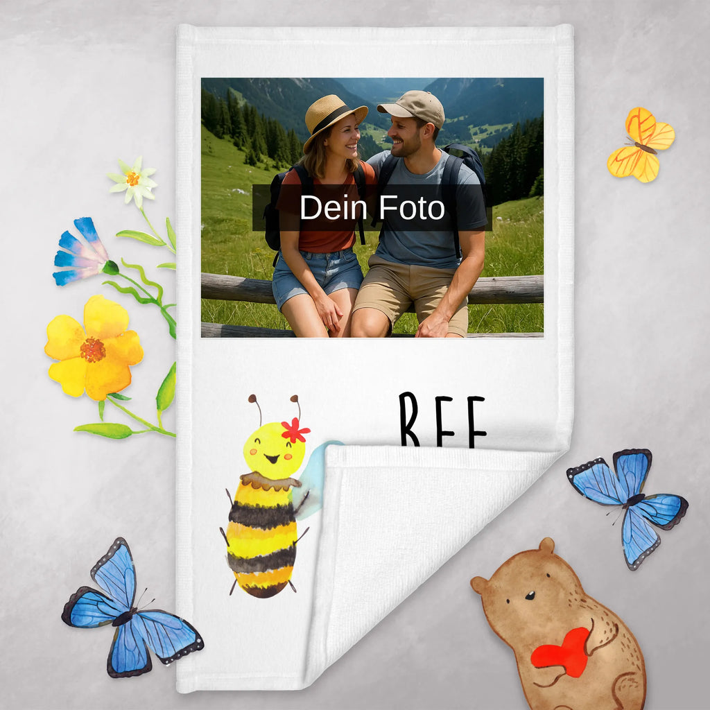 Personalisiertes Foto Gästehandtuch Biene Happy Gästehandtuch Grau Mit Bild, Gäste-Tuch Mit Eigenem Foto, Gästehandtuch Für Hotels Mit Foto, Gästehandtuch Baumwolle Mit Foto, Gästehandtuch Bad Mit Foto, Gästehandtuch Pflegeleicht Mit Foto, Gästehandtuch Bunt Mit Foto, Gästehandtuch Mit Muster Und Foto, Gästehandtuch Hochwertig Mit Foto, Gästehandtuch Schwarz Mit Foto, Handtuch Gästeformat Mit Foto, Gästehandtuch Set Mit Foto, Personalisiertes Gästehandtuch Mit Foto, Gästehandtuch Strapazierfähig Mit Foto, Gästehandtuch Klassisch Mit Bild, Handtuch Gästezimmer Mit Foto, Gästehandtuch Waschbar Mit Bild, Gästehandtücher Mit Bild, Gästehandtuch Nachhaltig Mit Bild, Gästehandtuch Badezimmer Mit Bild, Gästehandtuch Mit Bordüre Und Bild, Kleines Handtuch Mit Foto, Gästehandtuch Bio Baumwolle Mit Bild, Gästehandtuch Weich Mit Bild, Gästehandtuch 30x50 Mit Bild, Gästehandtuch Mit Foto, Gästehandtuch Weiß Mit Foto, Gästehandtuch Beige Mit Foto, Waschhandtuch Mit Foto, Gästehandtuch Saugfähig Mit Foto, Handtuch Für Toilette Mit Bild, Gästehandtuch Modern Mit Foto, Handtuch Klein Mit Bild, Handtuch Für Gäste Mit Foto, Gästehandtuch Ökologisch Mit Foto, Gästehandtuch Schnell Trocknend Mit Bild, Handtuch Für Gäste-WC Mit Foto, Biene, Wespe, Hummel