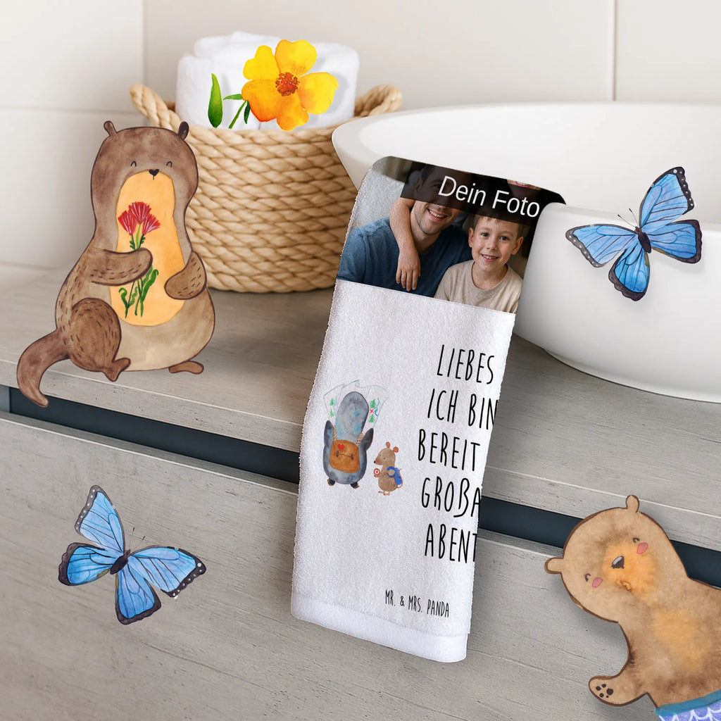 Personalisiertes Foto Gästehandtuch Pinguin & Maus Wanderer Handtuch Für Gäste-WC Mit Foto, Gästehandtuch Mit Muster Und Foto, Gästehandtuch Modern Mit Foto, Gästehandtuch Set Mit Foto, Gästehandtuch Schwarz Mit Foto, Handtuch Klein Mit Bild, Gästehandtuch Beige Mit Foto, Waschhandtuch Mit Foto, Gästehandtuch Baumwolle Mit Foto, Handtuch Gästezimmer Mit Foto, Gästehandtuch Saugfähig Mit Foto, Gästehandtuch Klassisch Mit Bild, Gästehandtuch Grau Mit Bild, Gästehandtuch 30x50 Mit Bild, Gästehandtücher Mit Bild, Gästehandtuch Für Hotels Mit Foto, Gästehandtuch Waschbar Mit Bild, Gästehandtuch Nachhaltig Mit Bild, Gästehandtuch Bio Baumwolle Mit Bild, Gästehandtuch Pflegeleicht Mit Foto, Gästehandtuch Badezimmer Mit Bild, Gästehandtuch Ökologisch Mit Foto, Gästehandtuch Bad Mit Foto, Handtuch Für Gäste Mit Foto, Gästehandtuch Weich Mit Bild, Gästehandtuch Mit Foto, Gäste-Tuch Mit Eigenem Foto, Handtuch Gästeformat Mit Foto, Handtuch Für Toilette Mit Bild, Kleines Handtuch Mit Foto, Gästehandtuch Hochwertig Mit Foto, Personalisiertes Gästehandtuch Mit Foto, Gästehandtuch Strapazierfähig Mit Foto, Gästehandtuch Bunt Mit Foto, Gästehandtuch Mit Bordüre Und Bild, Gästehandtuch Weiß Mit Foto, Gästehandtuch Schnell Trocknend Mit Bild, Pinguin, Abenteuer, Pinguine, Abenteurer, Wanderlust, wandern, Roadtrip, Ausflug