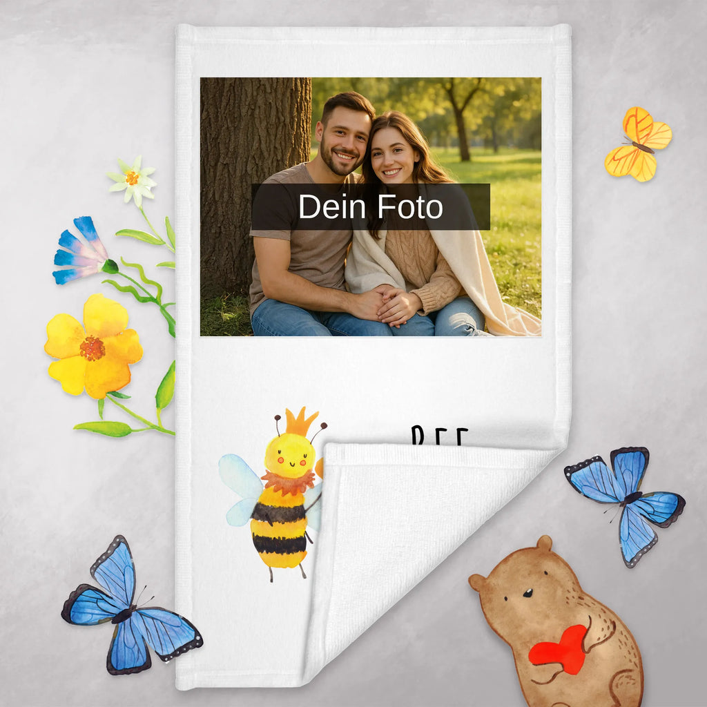 Personalisiertes Foto Gästehandtuch Biene König Gästehandtuch Mit Muster Und Foto, Personalisiertes Gästehandtuch Mit Foto, Gästehandtuch Bad Mit Foto, Handtuch Gästezimmer Mit Foto, Waschhandtuch Mit Foto, Gästehandtuch Bio Baumwolle Mit Bild, Gästehandtuch Badezimmer Mit Bild, Gästehandtuch Waschbar Mit Bild, Gästehandtuch Ökologisch Mit Foto, Gästehandtuch 30x50 Mit Bild, Handtuch Klein Mit Bild, Gästehandtuch Grau Mit Bild, Kleines Handtuch Mit Foto, Gästehandtuch Modern Mit Foto, Gästehandtuch Set Mit Foto, Gästehandtuch Weiß Mit Foto, Gästehandtuch Weich Mit Bild, Handtuch Für Gäste Mit Foto, Gästehandtuch Saugfähig Mit Foto, Gästehandtuch Schnell Trocknend Mit Bild, Gästehandtuch Pflegeleicht Mit Foto, Gästehandtuch Strapazierfähig Mit Foto, Gästehandtuch Für Hotels Mit Foto, Gästehandtuch Klassisch Mit Bild, Gästehandtuch Schwarz Mit Foto, Gästehandtuch Beige Mit Foto, Handtuch Für Toilette Mit Bild, Gäste-Tuch Mit Eigenem Foto, Gästehandtuch Bunt Mit Foto, Gästehandtuch Mit Bordüre Und Bild, Gästehandtuch Mit Foto, Gästehandtuch Nachhaltig Mit Bild, Gästehandtücher Mit Bild, Gästehandtuch Baumwolle Mit Foto, Handtuch Gästeformat Mit Foto, Gästehandtuch Hochwertig Mit Foto, Handtuch Für Gäste-WC Mit Foto, Biene, Wespe, Hummel