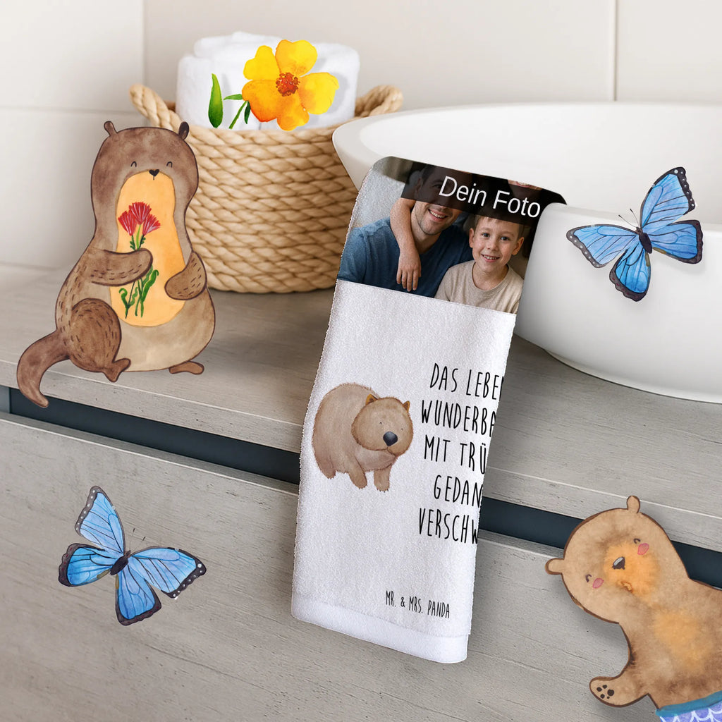 Personalisiertes Foto Gästehandtuch Wombat Gästehandtücher Mit Bild, Gästehandtuch Weich Mit Bild, Waschhandtuch Mit Foto, Gästehandtuch Schnell Trocknend Mit Bild, Handtuch Gästeformat Mit Foto, Handtuch Für Gäste Mit Foto, Gästehandtuch Strapazierfähig Mit Foto, Gästehandtuch Set Mit Foto, Gästehandtuch Mit Muster Und Foto, Gästehandtuch Mit Bordüre Und Bild, Gästehandtuch Mit Foto, Gästehandtuch Klassisch Mit Bild, Gästehandtuch Bad Mit Foto, Gästehandtuch Baumwolle Mit Foto, Gästehandtuch Pflegeleicht Mit Foto, Gästehandtuch Bunt Mit Foto, Gästehandtuch Waschbar Mit Bild, Gästehandtuch Für Hotels Mit Foto, Personalisiertes Gästehandtuch Mit Foto, Handtuch Klein Mit Bild, Handtuch Für Toilette Mit Bild, Gästehandtuch Modern Mit Foto, Gästehandtuch Beige Mit Foto, Gästehandtuch Saugfähig Mit Foto, Gästehandtuch 30x50 Mit Bild, Handtuch Gästezimmer Mit Foto, Handtuch Für Gäste-WC Mit Foto, Gästehandtuch Bio Baumwolle Mit Bild, Kleines Handtuch Mit Foto, Gästehandtuch Hochwertig Mit Foto, Gästehandtuch Weiß Mit Foto, Gäste-Tuch Mit Eigenem Foto, Gästehandtuch Schwarz Mit Foto, Gästehandtuch Ökologisch Mit Foto, Gästehandtuch Nachhaltig Mit Bild, Gästehandtuch Grau Mit Bild, Gästehandtuch Badezimmer Mit Bild, Tiermotive, Gute Laune, lustige Sprüche, Tiere, Wombat, Motivation, Australien, Spruch, Das Leben ist schön