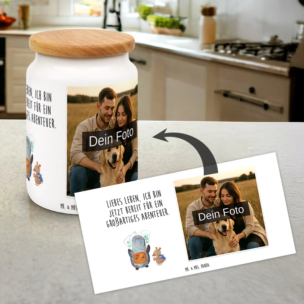 Personalisierte Foto Vorratsdose Pinguin & Maus Wanderer Vorratsdose Selbst Gestalten Mit Foto, Frischhaltedose Mit Eigenem Foto, Individuelle Vorratsdose Mit Bild, Aufbewahrungsdose Mit Bild, Vorratsdose Mit Bild Und Namen, Foto Vorratsdose, Werbeschenk mit Bild, Vorratsdose Mit Haustierfoto, Vorratsdose Mit Eigenem Foto, Aufbewahrungsdose Mit Foto, Vorratsdose Mit Kinderfoto, Vorratsdose Mit Foto Und Text, Vorratsdose Mit Wunschfoto, Vorratsdose Bedrucken Lassen, Vorratsdose Mit Familienfoto, Vorratsdose Als Geschenk Mit Foto, Vorratsglas Mit Foto, Vorratsbehälter Mit Foto, Personalisierte Vorratsdose Mit Bild, Küchenbox Mit Bild, Vorratsdose Mit Bild, Vorratsdose Mit Eigenem Motiv, Vorratsdose Mit Fotodruck, Werbeschenk mit Logo, Vorratsdose Personalisiert Mit Foto, Vorratsdose Mit Foto, Pinguin, Abenteuer, Abenteurer, Roadtrip, Pinguine, Ausflug, Wanderlust, wandern