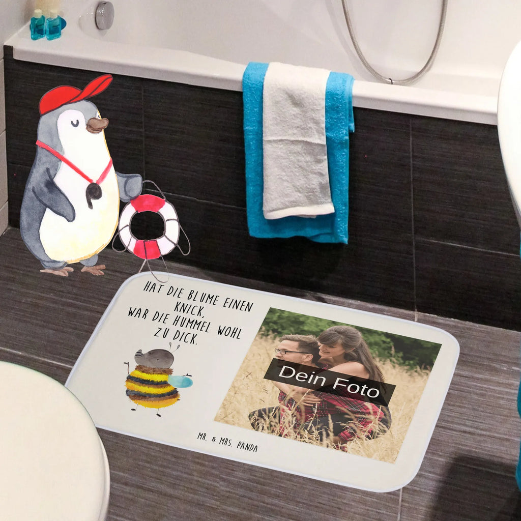 Personalisierte Foto Badematte Hummel flauschig Badgarnitur Mit Foto, Design Badvorleger Mit Eigenem Foto, Badematte Rutschfest Mit Foto, Gäste-WC Badvorleger Mit Foto, Werbegeschenk Mit Foto, Saugfähiger Badvorleger Mit Foto, Badematte selber gestalten, Teppich Fürs Bad Mit Eigenem Bild, Vintage Badvorleger Mit Foto, Firmengeschenk Mit Eigenem Logo, Badvorleger Mit Foto, Klassischer Badvorleger Mit Foto, Badematten Set Mit Foto, Duschvorleger Mit Foto, Weicher Badvorleger Mit Bild, Gemusterter Badvorleger Mit Bild, Personaliserter Badvorleger Mit Foto, Rutschfester Badvorleger Mit Foto, Badvorleger Klein Mit Bild, Badvorleger Mikrofaser Mit Foto, Foto Badvorleger Für Dusche, Bad Fußmatte Mit Bild, Badvorleger Mit Eigenem Foto, Waschbarer Badvorleger Mit Foto, Badvorleger Für Badewanne Mit Bild, Werbegeschenk Mit Logo, Badezimmer Matte Mit Foto, Badvorleger Mit Fotodruck, Badezimmermatte Mit Foto, Badvorleger Mit Eigenem Motiv, Weißer Badvorleger Mit Foto, Badvorleger Selbst Gestalten Mit Foto, Runder Badvorleger Mit Foto, Moderner Badvorleger Mit Bild, Badvorleger Mit Bild, Badvorleger Baumwolle Mit Bild, Rechteckiger Badvorleger Mit Bild, Schwarzer Badvorleger Mit Bild, Badläufer Mit Bild, Badteppich Mit Bild, Badematte Mit Foto, Badvorleger Mit Wunschbild, Badezimmerteppich Mit Foto, Badematte mit Foto, Badmatte Waschbar Mit Foto, Badvorleger Groß Mit Foto, Tiermotive, Gute Laune, lustige Sprüche, Tiere, Flauschig, Natur, Hummel, Blume, Biene