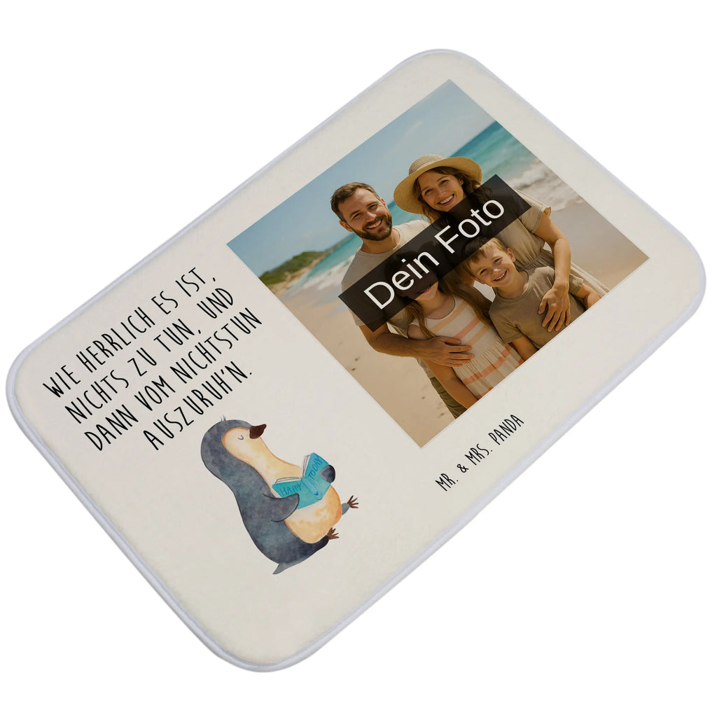 Personalisierte Foto Badematte Pinguin Buch Badematte Mit Foto, Badvorleger Mit Fotodruck, Bad Fußmatte Mit Bild, Badezimmer Matte Mit Foto, Firmengeschenk Mit Eigenem Logo, Badvorleger Mit Eigenem Foto, Klassischer Badvorleger Mit Foto, Badvorleger Für Badewanne Mit Bild, Weicher Badvorleger Mit Bild, Design Badvorleger Mit Eigenem Foto, Badgarnitur Mit Foto, Badezimmerteppich Mit Foto, Gäste-WC Badvorleger Mit Foto, Vintage Badvorleger Mit Foto, Badvorleger Baumwolle Mit Bild, Badvorleger Selbst Gestalten Mit Foto, Teppich Fürs Bad Mit Eigenem Bild, Badläufer Mit Bild, Foto Badvorleger Für Dusche, Badematte mit Foto, Badvorleger Groß Mit Foto, Badvorleger Mit Eigenem Motiv, Badvorleger Mit Foto, Werbegeschenk Mit Foto, Moderner Badvorleger Mit Bild, Badvorleger Mit Wunschbild, Badezimmermatte Mit Foto, Weißer Badvorleger Mit Foto, Rechteckiger Badvorleger Mit Bild, Waschbarer Badvorleger Mit Foto, Duschvorleger Mit Foto, Rutschfester Badvorleger Mit Foto, Badvorleger Mit Bild, Badematte Rutschfest Mit Foto, Personaliserter Badvorleger Mit Foto, Runder Badvorleger Mit Foto, Werbegeschenk Mit Logo, Badvorleger Klein Mit Bild, Badematten Set Mit Foto, Badvorleger Mikrofaser Mit Foto, Saugfähiger Badvorleger Mit Foto, Schwarzer Badvorleger Mit Bild, Badteppich Mit Bild, Gemusterter Badvorleger Mit Bild, Badematte selber gestalten, Badmatte Waschbar Mit Foto, Pinguin, Lesen, Bücherwurm, Urlaub, Nichtstun, Buch, Faulenzen, Pinguine, Ferien, Freizeit