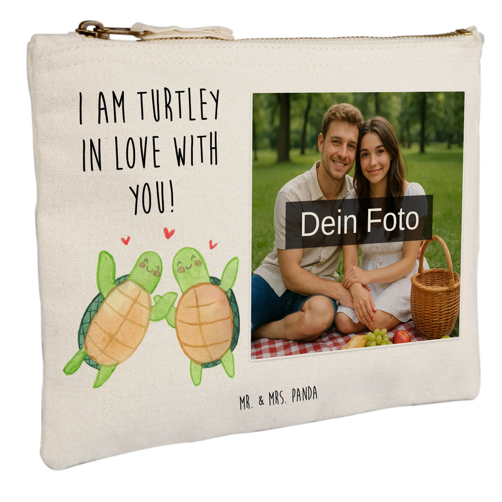 Personalisierte Foto Schminktasche Schildkröten Paar Schminktasche Mit Foto, Personalisierte Schminktasche Mit Foto, Schminktasche Mit Eigenem Bild, Schminktasche Mit Wunschfoto, Kosmetiktasche Mit Foto, Make-Up Tasche Mit Foto, Schminktäschchen Mit Bild, Schminkbeutel Mit Fotodruck, Kulturbeutel Damen Mit Foto, Kosmetiktasche Damen Mit Bild, Schminktasche Klein Mit Foto, Schminktasche Groß Mit Bild, Schminktasche Reise Mit Foto, Schminktasche Für Unterwegs Mit Foto, Schminktasche Zum Aufhängen Mit Bild, Schminktasche Mit Reißverschluss Und Foto, Schminktasche Mit Fächern Und Bild, Schminktasche Stoff Mit Eigenem Foto, Schminktasche Leder Mit Fotodruck, Schminktasche Nachhaltig Mit Bild, Schminktasche Mit Muster Und Foto, Schminktasche Blumen Mit Foto, Schminktasche Tiermotiv Mit Eigenem Bild, Kosmetiktasche Für Handtasche Mit Foto, Kosmetiktasche Zum Mitnehmen Mit Bild, Kosmetiktasche Organizer Mit Foto, Reise-Kosmetiktasche Mit Eigenem Motiv, Schminktasche Geschenk Mit Foto, Schminktasche Für Teenager Mit Bild, Schminktasche Für Mädchen Mit Foto, Aufbewahrung Für Schminke Mit Foto, Stifteaufbewahrung Mit Bild, Stiftetasche Mit Eigenem Foto, Liebe, Partner, Freund, Freundin, Ehemann, Ehefrau, Heiraten, Verlobung, Heiratsantrag, Liebesgeschenk, Jahrestag, Hocheitstag, Valentinstag, Geschenk für Frauen, Hochzeitstag, Mitbringsel, Geschenk für Freundin, Geschenk für Partner, Liebesbeweis, für Männer, für Ehemann