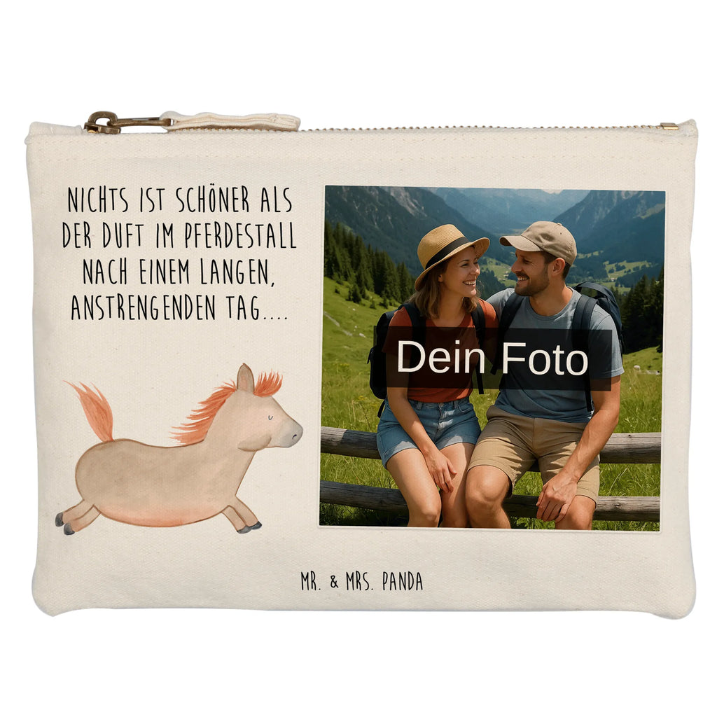 Personalisierte Foto Schminktasche Pferd Springen Kosmetiktasche Damen Mit Bild, Schminktasche Groß Mit Bild, Schminktasche Stoff Mit Eigenem Foto, Stifteaufbewahrung Mit Bild, Stiftetasche Mit Eigenem Foto, Personalisierte Schminktasche Mit Foto, Schminktasche Nachhaltig Mit Bild, Schminktasche Klein Mit Foto, Kulturbeutel Damen Mit Foto, Schminktasche Leder Mit Fotodruck, Schminktasche Mit Muster Und Foto, Schminktasche Reise Mit Foto, Schminktasche Zum Aufhängen Mit Bild, Schminktasche Blumen Mit Foto, Make-Up Tasche Mit Foto, Schminktasche Mit Wunschfoto, Kosmetiktasche Zum Mitnehmen Mit Bild, Schminktasche Mit Foto, Schminktasche Mit Fächern Und Bild, Schminktasche Für Teenager Mit Bild, Kosmetiktasche Für Handtasche Mit Foto, Schminktasche Geschenk Mit Foto, Schminktasche Tiermotiv Mit Eigenem Bild, Kosmetiktasche Organizer Mit Foto, Schminkbeutel Mit Fotodruck, Schminktasche Für Unterwegs Mit Foto, Kosmetiktasche Mit Foto, Schminktasche Mit Reißverschluss Und Foto, Reise-Kosmetiktasche Mit Eigenem Motiv, Schminktasche Für Mädchen Mit Foto, Schminktasche Mit Eigenem Bild, Aufbewahrung Für Schminke Mit Foto, Schminktäschchen Mit Bild, Bauernhof, Hoftiere, Landwirt, Landwirtin, Pferde, ausreiten, Pferdebesitzer, Stall, Pferdestall, Pferd, reiten, Pony