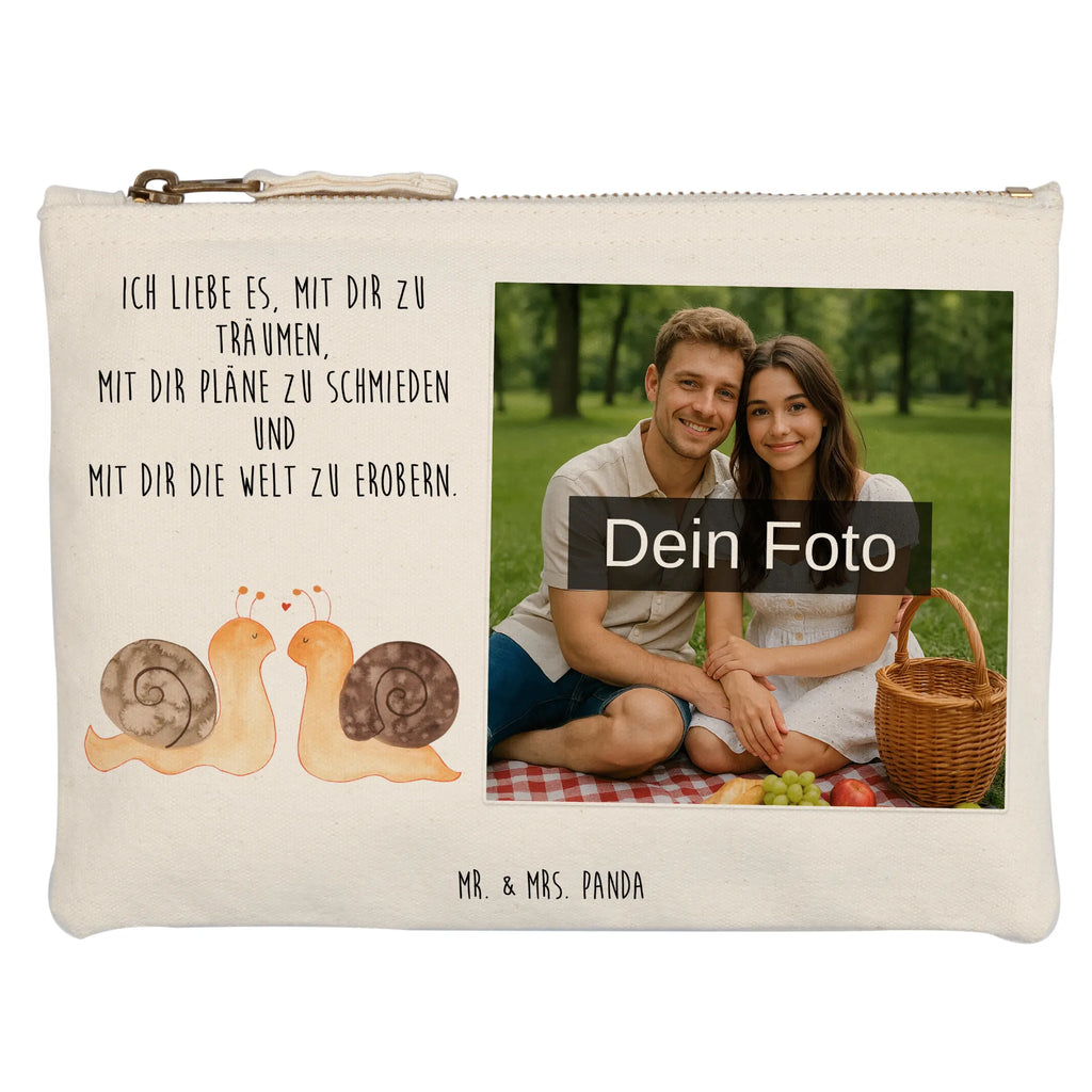 Personalisierte Foto Schminktasche Schnecken Liebe Reise-Kosmetiktasche Mit Eigenem Motiv, Schminkbeutel Mit Fotodruck, Stiftetasche Mit Eigenem Foto, Schminktasche Für Unterwegs Mit Foto, Schminktasche Mit Muster Und Foto, Kulturbeutel Damen Mit Foto, Schminktasche Leder Mit Fotodruck, Schminktasche Mit Wunschfoto, Schminktasche Mit Reißverschluss Und Foto, Make-Up Tasche Mit Foto, Schminktasche Reise Mit Foto, Schminktasche Stoff Mit Eigenem Foto, Schminktasche Groß Mit Bild, Schminktasche Blumen Mit Foto, Schminktasche Für Mädchen Mit Foto, Schminktasche Für Teenager Mit Bild, Schminktasche Tiermotiv Mit Eigenem Bild, Kosmetiktasche Zum Mitnehmen Mit Bild, Schminktasche Klein Mit Foto, Schminktasche Nachhaltig Mit Bild, Schminktasche Geschenk Mit Foto, Stifteaufbewahrung Mit Bild, Personalisierte Schminktasche Mit Foto, Schminktasche Zum Aufhängen Mit Bild, Schminktasche Mit Fächern Und Bild, Schminktasche Mit Foto, Schminktasche Mit Eigenem Bild, Kosmetiktasche Mit Foto, Kosmetiktasche Organizer Mit Foto, Kosmetiktasche Damen Mit Bild, Kosmetiktasche Für Handtasche Mit Foto, Schminktäschchen Mit Bild, Aufbewahrung Für Schminke Mit Foto, Liebe, Partner, Freund, Freundin, Ehemann, Ehefrau, Heiraten, Verlobung, Heiratsantrag, Liebesgeschenk, Jahrestag, Hocheitstag
