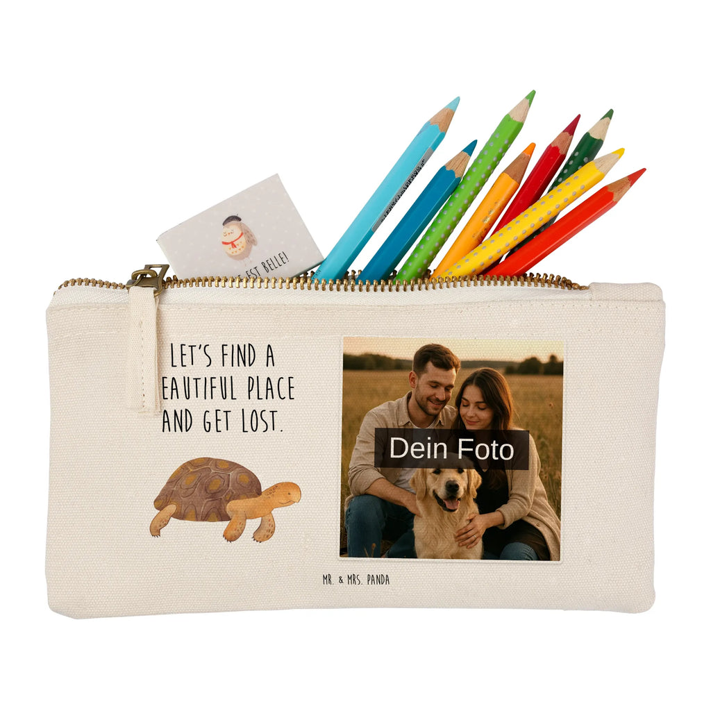 Personalisierte Foto Schminktasche Schildkröte Marschieren Make-Up Tasche Mit Foto, Kosmetiktasche Organizer Mit Foto, Schminktasche Zum Aufhängen Mit Bild, Schminktasche Nachhaltig Mit Bild, Personalisierte Schminktasche Mit Foto, Schminktasche Mit Fächern Und Bild, Schminktasche Für Mädchen Mit Foto, Stifteaufbewahrung Mit Bild, Schminktasche Stoff Mit Eigenem Foto, Kulturbeutel Damen Mit Foto, Schminktasche Mit Foto, Kosmetiktasche Damen Mit Bild, Kosmetiktasche Mit Foto, Schminktasche Leder Mit Fotodruck, Schminktasche Für Teenager Mit Bild, Schminktasche Mit Reißverschluss Und Foto, Schminktasche Mit Muster Und Foto, Schminktasche Blumen Mit Foto, Schminktasche Tiermotiv Mit Eigenem Bild, Kosmetiktasche Für Handtasche Mit Foto, Schminktäschchen Mit Bild, Schminktasche Groß Mit Bild, Schminktasche Mit Wunschfoto, Schminktasche Mit Eigenem Bild, Aufbewahrung Für Schminke Mit Foto, Kosmetiktasche Zum Mitnehmen Mit Bild, Schminkbeutel Mit Fotodruck, Schminktasche Für Unterwegs Mit Foto, Reise-Kosmetiktasche Mit Eigenem Motiv, Schminktasche Klein Mit Foto, Schminktasche Reise Mit Foto, Schminktasche Geschenk Mit Foto, Stiftetasche Mit Eigenem Foto, Meerestiere, Meer, Urlaub, Inspiration, Abenteuer, Schildkröte, Schildkröten, Reiselust, Motivation, get lost, Neustart, Lieblingsmensch