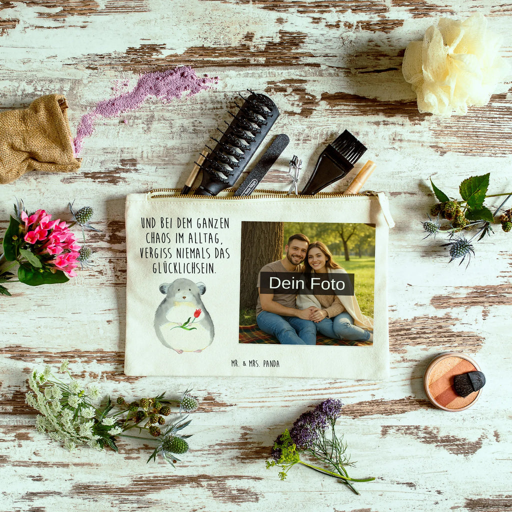 Personalisierte Foto Schminktasche Chinchilla Blume Personalisierte Schminktasche Mit Foto, Kosmetiktasche Zum Mitnehmen Mit Bild, Schminkbeutel Mit Fotodruck, Schminktasche Leder Mit Fotodruck, Schminktasche Für Mädchen Mit Foto, Schminktasche Geschenk Mit Foto, Stiftetasche Mit Eigenem Foto, Schminktasche Für Teenager Mit Bild, Schminktasche Mit Reißverschluss Und Foto, Schminktäschchen Mit Bild, Schminktasche Groß Mit Bild, Schminktasche Blumen Mit Foto, Schminktasche Nachhaltig Mit Bild, Kosmetiktasche Organizer Mit Foto, Kosmetiktasche Mit Foto, Make-Up Tasche Mit Foto, Schminktasche Mit Wunschfoto, Stifteaufbewahrung Mit Bild, Schminktasche Zum Aufhängen Mit Bild, Schminktasche Für Unterwegs Mit Foto, Schminktasche Reise Mit Foto, Kulturbeutel Damen Mit Foto, Schminktasche Stoff Mit Eigenem Foto, Schminktasche Klein Mit Foto, Kosmetiktasche Für Handtasche Mit Foto, Schminktasche Mit Foto, Schminktasche Tiermotiv Mit Eigenem Bild, Reise-Kosmetiktasche Mit Eigenem Motiv, Schminktasche Mit Fächern Und Bild, Kosmetiktasche Damen Mit Bild, Aufbewahrung Für Schminke Mit Foto, Schminktasche Mit Eigenem Bild, Schminktasche Mit Muster Und Foto, Tiermotive, Gute Laune, lustige Sprüche, Tiere, Büroalltag, Chinchillas, Büro, traurig sein, Depressionen, Kummer, Liebeskummer, Glücklichsein, Chinchilla, Chaos