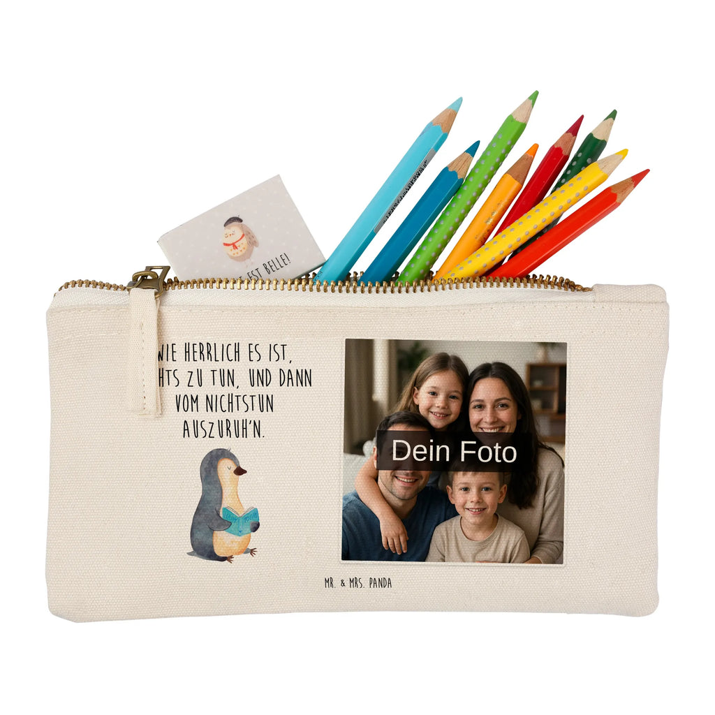 Personalisierte Foto Schminktasche Pinguin Buch Schminktasche Reise Mit Foto, Stiftetasche Mit Eigenem Foto, Kosmetiktasche Für Handtasche Mit Foto, Schminktasche Für Teenager Mit Bild, Schminktasche Mit Fächern Und Bild, Reise-Kosmetiktasche Mit Eigenem Motiv, Schminktasche Mit Muster Und Foto, Schminktasche Blumen Mit Foto, Kosmetiktasche Zum Mitnehmen Mit Bild, Aufbewahrung Für Schminke Mit Foto, Schminktasche Geschenk Mit Foto, Kosmetiktasche Damen Mit Bild, Schminktasche Groß Mit Bild, Schminktasche Stoff Mit Eigenem Foto, Schminktasche Leder Mit Fotodruck, Make-Up Tasche Mit Foto, Schminktäschchen Mit Bild, Kosmetiktasche Mit Foto, Personalisierte Schminktasche Mit Foto, Schminktasche Für Mädchen Mit Foto, Schminktasche Klein Mit Foto, Schminktasche Mit Foto, Schminktasche Mit Eigenem Bild, Schminktasche Mit Wunschfoto, Schminktasche Für Unterwegs Mit Foto, Schminktasche Zum Aufhängen Mit Bild, Schminktasche Tiermotiv Mit Eigenem Bild, Schminkbeutel Mit Fotodruck, Stifteaufbewahrung Mit Bild, Schminktasche Mit Reißverschluss Und Foto, Kulturbeutel Damen Mit Foto, Schminktasche Nachhaltig Mit Bild, Kosmetiktasche Organizer Mit Foto, Pinguin, Lesen, Freizeit, Faulenzen, Pinguine, Ferien, Bücherwurm, Buch, Nichtstun, Urlaub