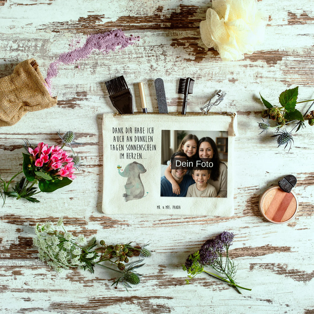 Personalisierte Foto Schminktasche Elefant Biene Schminktasche Mit Fächern Und Bild, Schminktasche Mit Foto, Schminktasche Für Teenager Mit Bild, Schminktasche Blumen Mit Foto, Stiftetasche Mit Eigenem Foto, Stifteaufbewahrung Mit Bild, Schminktasche Klein Mit Foto, Schminktasche Für Mädchen Mit Foto, Schminktasche Nachhaltig Mit Bild, Aufbewahrung Für Schminke Mit Foto, Schminktasche Mit Muster Und Foto, Schminktasche Reise Mit Foto, Schminktasche Stoff Mit Eigenem Foto, Kosmetiktasche Damen Mit Bild, Reise-Kosmetiktasche Mit Eigenem Motiv, Kulturbeutel Damen Mit Foto, Schminkbeutel Mit Fotodruck, Schminktasche Mit Reißverschluss Und Foto, Schminktasche Zum Aufhängen Mit Bild, Schminktasche Tiermotiv Mit Eigenem Bild, Kosmetiktasche Organizer Mit Foto, Make-Up Tasche Mit Foto, Schminktasche Leder Mit Fotodruck, Kosmetiktasche Für Handtasche Mit Foto, Schminktasche Für Unterwegs Mit Foto, Kosmetiktasche Mit Foto, Schminktasche Mit Wunschfoto, Personalisierte Schminktasche Mit Foto, Schminktäschchen Mit Bild, Kosmetiktasche Zum Mitnehmen Mit Bild, Schminktasche Geschenk Mit Foto, Schminktasche Groß Mit Bild, Schminktasche Mit Eigenem Bild, Tiermotive, Gute Laune, lustige Sprüche, Tiere, Liebesgeschenk, Hochzeitsgeschenk, Liebesbeweis, Liebesspruch, Biene, Jahrestag, Heiratsantrag, Liebe, Elefant