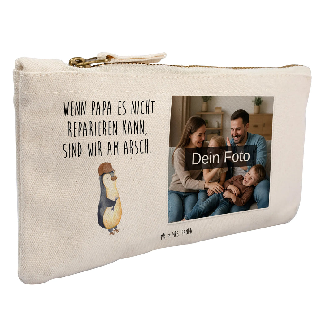 Personalisierte Foto Schminktasche Wenn Papa es nicht reparieren kann, sind wir am Arsch Schminktasche Mit Reißverschluss Und Foto, Kosmetiktasche Mit Foto, Personalisierte Schminktasche Mit Foto, Kosmetiktasche Zum Mitnehmen Mit Bild, Schminktasche Mit Foto, Kulturbeutel Damen Mit Foto, Schminktasche Für Unterwegs Mit Foto, Schminktasche Klein Mit Foto, Kosmetiktasche Organizer Mit Foto, Schminktasche Für Teenager Mit Bild, Kosmetiktasche Für Handtasche Mit Foto, Reise-Kosmetiktasche Mit Eigenem Motiv, Stiftetasche Mit Eigenem Foto, Schminkbeutel Mit Fotodruck, Schminktasche Reise Mit Foto, Make-Up Tasche Mit Foto, Schminktasche Mit Muster Und Foto, Schminktasche Leder Mit Fotodruck, Schminktäschchen Mit Bild, Schminktasche Geschenk Mit Foto, Kosmetiktasche Damen Mit Bild, Schminktasche Zum Aufhängen Mit Bild, Schminktasche Groß Mit Bild, Schminktasche Nachhaltig Mit Bild, Stifteaufbewahrung Mit Bild, Schminktasche Mit Eigenem Bild, Schminktasche Tiermotiv Mit Eigenem Bild, Schminktasche Stoff Mit Eigenem Foto, Schminktasche Für Mädchen Mit Foto, Schminktasche Blumen Mit Foto, Schminktasche Mit Fächern Und Bild, Schminktasche Mit Wunschfoto, Aufbewahrung Für Schminke Mit Foto, Familie, Vatertag, Muttertag, Bruder, Schwester, Mama, Papa, Oma, Opa, Geschenk Papa, Vater, Bester Papa der Welt