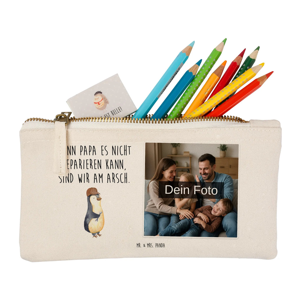 Personalisierte Foto Schminktasche Wenn Papa es nicht reparieren kann, sind wir am Arsch Schminktasche Mit Reißverschluss Und Foto, Kosmetiktasche Mit Foto, Personalisierte Schminktasche Mit Foto, Kosmetiktasche Zum Mitnehmen Mit Bild, Schminktasche Mit Foto, Kulturbeutel Damen Mit Foto, Schminktasche Für Unterwegs Mit Foto, Schminktasche Klein Mit Foto, Kosmetiktasche Organizer Mit Foto, Schminktasche Für Teenager Mit Bild, Kosmetiktasche Für Handtasche Mit Foto, Reise-Kosmetiktasche Mit Eigenem Motiv, Stiftetasche Mit Eigenem Foto, Schminkbeutel Mit Fotodruck, Schminktasche Reise Mit Foto, Make-Up Tasche Mit Foto, Schminktasche Mit Muster Und Foto, Schminktasche Leder Mit Fotodruck, Schminktäschchen Mit Bild, Schminktasche Geschenk Mit Foto, Kosmetiktasche Damen Mit Bild, Schminktasche Zum Aufhängen Mit Bild, Schminktasche Groß Mit Bild, Schminktasche Nachhaltig Mit Bild, Stifteaufbewahrung Mit Bild, Schminktasche Mit Eigenem Bild, Schminktasche Tiermotiv Mit Eigenem Bild, Schminktasche Stoff Mit Eigenem Foto, Schminktasche Für Mädchen Mit Foto, Schminktasche Blumen Mit Foto, Schminktasche Mit Fächern Und Bild, Schminktasche Mit Wunschfoto, Aufbewahrung Für Schminke Mit Foto, Familie, Vatertag, Muttertag, Bruder, Schwester, Mama, Papa, Oma, Opa, Geschenk Papa, Vater, Bester Papa der Welt