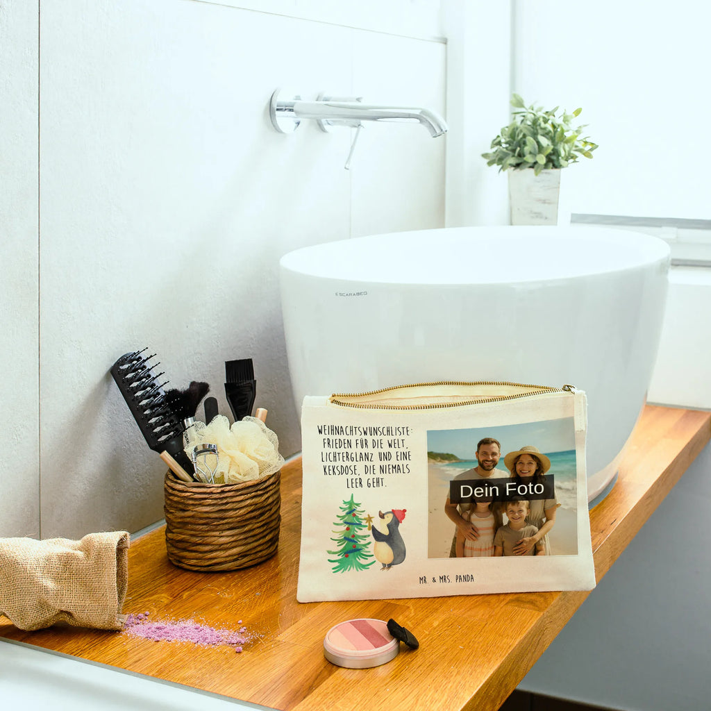 Personalisierte Foto Schminktasche Pinguin Weihnachtsbaum Schminktäschchen Mit Bild, Schminktasche Für Mädchen Mit Foto, Kosmetiktasche Organizer Mit Foto, Schminktasche Stoff Mit Eigenem Foto, Schminktasche Mit Wunschfoto, Kosmetiktasche Für Handtasche Mit Foto, Schminktasche Groß Mit Bild, Kosmetiktasche Zum Mitnehmen Mit Bild, Schminktasche Für Unterwegs Mit Foto, Kosmetiktasche Damen Mit Bild, Schminktasche Blumen Mit Foto, Schminktasche Leder Mit Fotodruck, Schminktasche Geschenk Mit Foto, Reise-Kosmetiktasche Mit Eigenem Motiv, Schminktasche Mit Muster Und Foto, Kosmetiktasche Mit Foto, Stifteaufbewahrung Mit Bild, Stiftetasche Mit Eigenem Foto, Make-Up Tasche Mit Foto, Schminktasche Tiermotiv Mit Eigenem Bild, Schminktasche Mit Eigenem Bild, Schminktasche Klein Mit Foto, Personalisierte Schminktasche Mit Foto, Schminktasche Zum Aufhängen Mit Bild, Schminktasche Für Teenager Mit Bild, Schminktasche Reise Mit Foto, Schminktasche Mit Fächern Und Bild, Aufbewahrung Für Schminke Mit Foto, Kulturbeutel Damen Mit Foto, Schminkbeutel Mit Fotodruck, Schminktasche Mit Reißverschluss Und Foto, Schminktasche Nachhaltig Mit Bild, Schminktasche Mit Foto, Winter, Weihnachten, Weihnachtsdeko, Nikolaus, Advent, Heiligabend, Wintermotiv, Pinguin