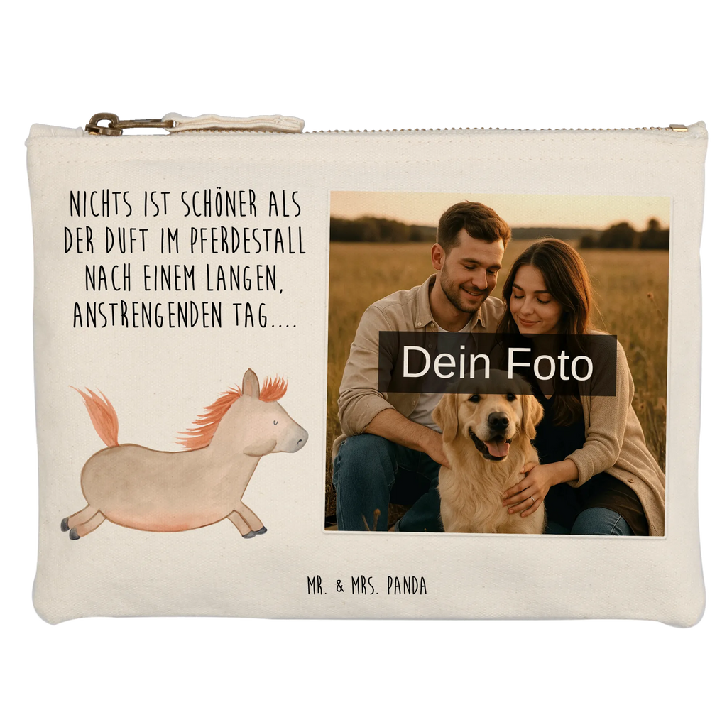 Personalisierte Foto Schminktasche Pferd Springen Kosmetiktasche Damen Mit Bild, Schminktasche Groß Mit Bild, Schminktasche Stoff Mit Eigenem Foto, Stifteaufbewahrung Mit Bild, Stiftetasche Mit Eigenem Foto, Personalisierte Schminktasche Mit Foto, Schminktasche Nachhaltig Mit Bild, Schminktasche Klein Mit Foto, Kulturbeutel Damen Mit Foto, Schminktasche Leder Mit Fotodruck, Schminktasche Mit Muster Und Foto, Schminktasche Reise Mit Foto, Schminktasche Zum Aufhängen Mit Bild, Schminktasche Blumen Mit Foto, Make-Up Tasche Mit Foto, Schminktasche Mit Wunschfoto, Kosmetiktasche Zum Mitnehmen Mit Bild, Schminktasche Mit Foto, Schminktasche Mit Fächern Und Bild, Schminktasche Für Teenager Mit Bild, Kosmetiktasche Für Handtasche Mit Foto, Schminktasche Geschenk Mit Foto, Schminktasche Tiermotiv Mit Eigenem Bild, Kosmetiktasche Organizer Mit Foto, Schminkbeutel Mit Fotodruck, Schminktasche Für Unterwegs Mit Foto, Kosmetiktasche Mit Foto, Schminktasche Mit Reißverschluss Und Foto, Reise-Kosmetiktasche Mit Eigenem Motiv, Schminktasche Für Mädchen Mit Foto, Schminktasche Mit Eigenem Bild, Aufbewahrung Für Schminke Mit Foto, Schminktäschchen Mit Bild, Bauernhof, Hoftiere, Landwirt, Landwirtin, Pferde, ausreiten, Pferdebesitzer, Stall, Pferdestall, Pferd, reiten, Pony