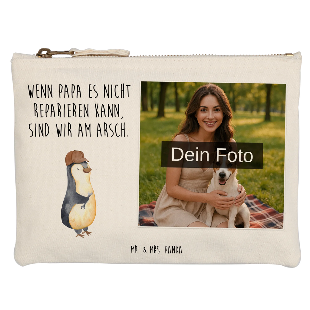 Personalisierte Foto Schminktasche Wenn Papa es nicht reparieren kann, sind wir am Arsch Schminktasche Mit Reißverschluss Und Foto, Kosmetiktasche Mit Foto, Personalisierte Schminktasche Mit Foto, Kosmetiktasche Zum Mitnehmen Mit Bild, Schminktasche Mit Foto, Kulturbeutel Damen Mit Foto, Schminktasche Für Unterwegs Mit Foto, Schminktasche Klein Mit Foto, Kosmetiktasche Organizer Mit Foto, Schminktasche Für Teenager Mit Bild, Kosmetiktasche Für Handtasche Mit Foto, Reise-Kosmetiktasche Mit Eigenem Motiv, Stiftetasche Mit Eigenem Foto, Schminkbeutel Mit Fotodruck, Schminktasche Reise Mit Foto, Make-Up Tasche Mit Foto, Schminktasche Mit Muster Und Foto, Schminktasche Leder Mit Fotodruck, Schminktäschchen Mit Bild, Schminktasche Geschenk Mit Foto, Kosmetiktasche Damen Mit Bild, Schminktasche Zum Aufhängen Mit Bild, Schminktasche Groß Mit Bild, Schminktasche Nachhaltig Mit Bild, Stifteaufbewahrung Mit Bild, Schminktasche Mit Eigenem Bild, Schminktasche Tiermotiv Mit Eigenem Bild, Schminktasche Stoff Mit Eigenem Foto, Schminktasche Für Mädchen Mit Foto, Schminktasche Blumen Mit Foto, Schminktasche Mit Fächern Und Bild, Schminktasche Mit Wunschfoto, Aufbewahrung Für Schminke Mit Foto, Familie, Vatertag, Muttertag, Bruder, Schwester, Mama, Papa, Oma, Opa, Geschenk Papa, Vater, Bester Papa der Welt