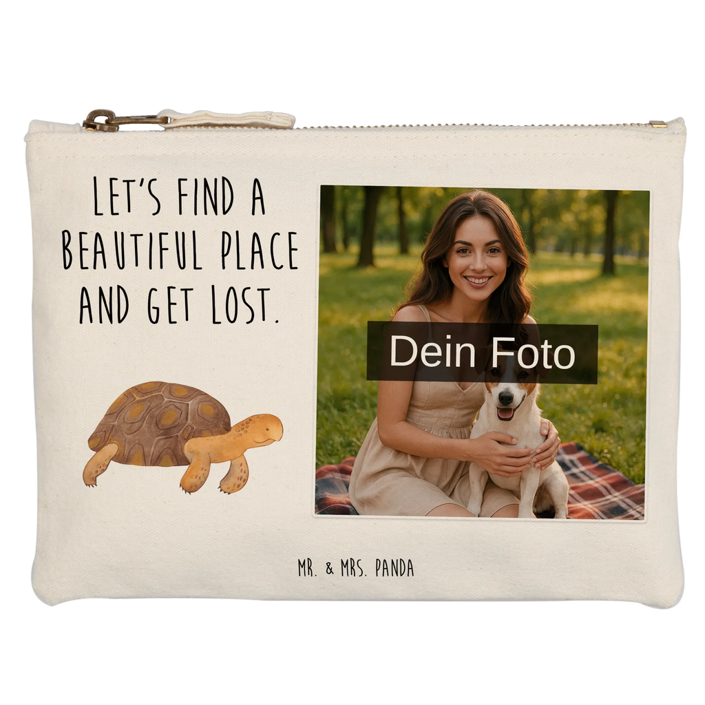 Personalisierte Foto Schminktasche Schildkröte Marschieren Make-Up Tasche Mit Foto, Kosmetiktasche Organizer Mit Foto, Schminktasche Zum Aufhängen Mit Bild, Schminktasche Nachhaltig Mit Bild, Personalisierte Schminktasche Mit Foto, Schminktasche Mit Fächern Und Bild, Schminktasche Für Mädchen Mit Foto, Stifteaufbewahrung Mit Bild, Schminktasche Stoff Mit Eigenem Foto, Kulturbeutel Damen Mit Foto, Schminktasche Mit Foto, Kosmetiktasche Damen Mit Bild, Kosmetiktasche Mit Foto, Schminktasche Leder Mit Fotodruck, Schminktasche Für Teenager Mit Bild, Schminktasche Mit Reißverschluss Und Foto, Schminktasche Mit Muster Und Foto, Schminktasche Blumen Mit Foto, Schminktasche Tiermotiv Mit Eigenem Bild, Kosmetiktasche Für Handtasche Mit Foto, Schminktäschchen Mit Bild, Schminktasche Groß Mit Bild, Schminktasche Mit Wunschfoto, Schminktasche Mit Eigenem Bild, Aufbewahrung Für Schminke Mit Foto, Kosmetiktasche Zum Mitnehmen Mit Bild, Schminkbeutel Mit Fotodruck, Schminktasche Für Unterwegs Mit Foto, Reise-Kosmetiktasche Mit Eigenem Motiv, Schminktasche Klein Mit Foto, Schminktasche Reise Mit Foto, Schminktasche Geschenk Mit Foto, Stiftetasche Mit Eigenem Foto, Meerestiere, Meer, Urlaub, Inspiration, Abenteuer, Schildkröte, Schildkröten, Reiselust, Motivation, get lost, Neustart, Lieblingsmensch
