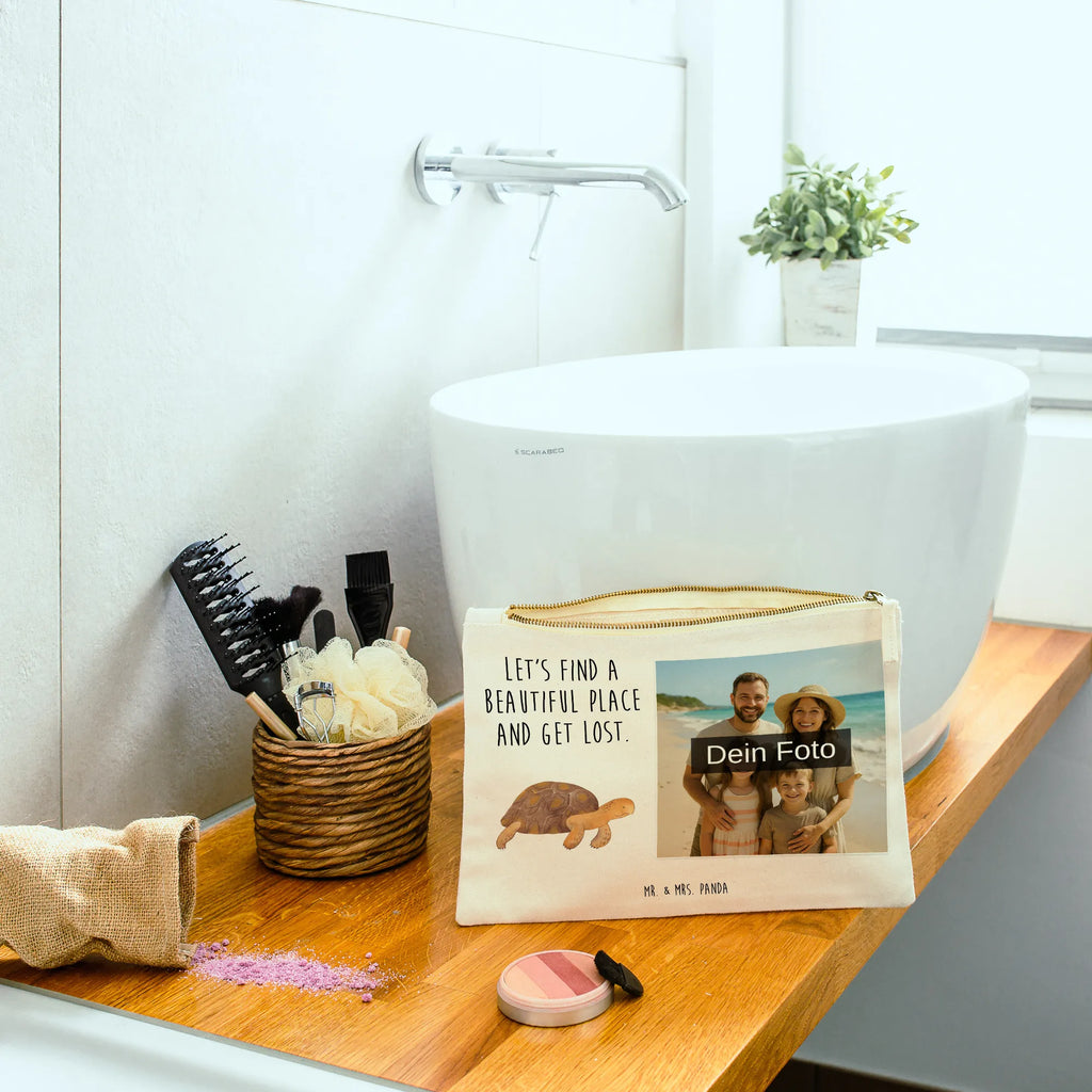Personalisierte Foto Schminktasche Schildkröte Marschieren Make-Up Tasche Mit Foto, Kosmetiktasche Organizer Mit Foto, Schminktasche Zum Aufhängen Mit Bild, Schminktasche Nachhaltig Mit Bild, Personalisierte Schminktasche Mit Foto, Schminktasche Mit Fächern Und Bild, Schminktasche Für Mädchen Mit Foto, Stifteaufbewahrung Mit Bild, Schminktasche Stoff Mit Eigenem Foto, Kulturbeutel Damen Mit Foto, Schminktasche Mit Foto, Kosmetiktasche Damen Mit Bild, Kosmetiktasche Mit Foto, Schminktasche Leder Mit Fotodruck, Schminktasche Für Teenager Mit Bild, Schminktasche Mit Reißverschluss Und Foto, Schminktasche Mit Muster Und Foto, Schminktasche Blumen Mit Foto, Schminktasche Tiermotiv Mit Eigenem Bild, Kosmetiktasche Für Handtasche Mit Foto, Schminktäschchen Mit Bild, Schminktasche Groß Mit Bild, Schminktasche Mit Wunschfoto, Schminktasche Mit Eigenem Bild, Aufbewahrung Für Schminke Mit Foto, Kosmetiktasche Zum Mitnehmen Mit Bild, Schminkbeutel Mit Fotodruck, Schminktasche Für Unterwegs Mit Foto, Reise-Kosmetiktasche Mit Eigenem Motiv, Schminktasche Klein Mit Foto, Schminktasche Reise Mit Foto, Schminktasche Geschenk Mit Foto, Stiftetasche Mit Eigenem Foto, Meerestiere, Meer, Urlaub, Inspiration, Abenteuer, Schildkröte, Schildkröten, Reiselust, Motivation, get lost, Neustart, Lieblingsmensch