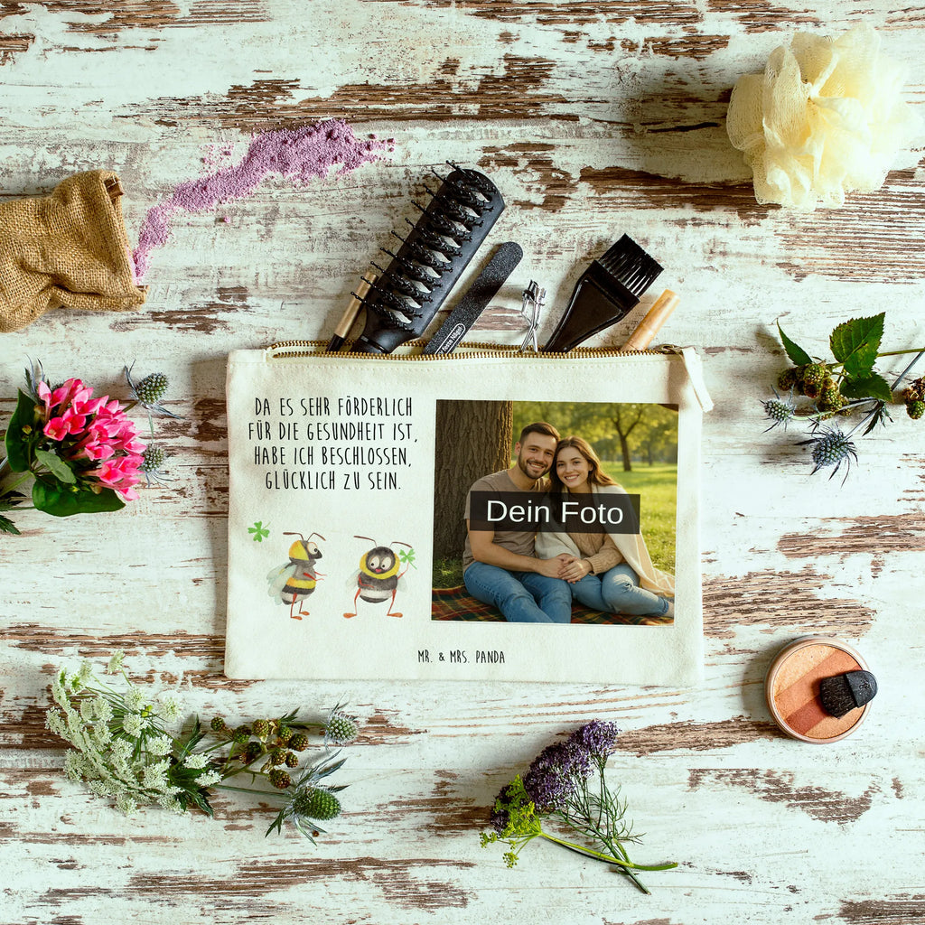 Personalisierte Foto Schminktasche Hummeln Kleeblatt Schminktasche Für Mädchen Mit Foto, Schminktasche Zum Aufhängen Mit Bild, Schminktasche Blumen Mit Foto, Kosmetiktasche Mit Foto, Schminktasche Stoff Mit Eigenem Foto, Schminktäschchen Mit Bild, Schminktasche Mit Muster Und Foto, Stiftetasche Mit Eigenem Foto, Schminktasche Groß Mit Bild, Schminktasche Geschenk Mit Foto, Schminktasche Mit Fächern Und Bild, Schminktasche Nachhaltig Mit Bild, Schminktasche Für Unterwegs Mit Foto, Schminktasche Mit Wunschfoto, Kulturbeutel Damen Mit Foto, Schminkbeutel Mit Fotodruck, Kosmetiktasche Organizer Mit Foto, Stifteaufbewahrung Mit Bild, Schminktasche Reise Mit Foto, Schminktasche Mit Eigenem Bild, Kosmetiktasche Für Handtasche Mit Foto, Personalisierte Schminktasche Mit Foto, Kosmetiktasche Damen Mit Bild, Aufbewahrung Für Schminke Mit Foto, Schminktasche Leder Mit Fotodruck, Schminktasche Mit Reißverschluss Und Foto, Kosmetiktasche Zum Mitnehmen Mit Bild, Schminktasche Mit Foto, Schminktasche Tiermotiv Mit Eigenem Bild, Schminktasche Klein Mit Foto, Reise-Kosmetiktasche Mit Eigenem Motiv, Schminktasche Für Teenager Mit Bild, Make-Up Tasche Mit Foto, Tiermotive, Gute Laune, lustige Sprüche, Tiere, Spruch positiv, Spruch schön, Hummel, Biene Deko, Spruch fröhlich, glücklich sein, glücklich werden, Biene