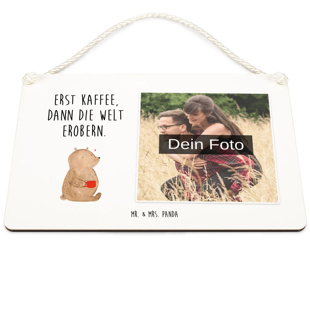 Personalisiertes Foto Deko Schild Bär Kaffee Deko Schild Selbst Gestalten Mit Foto, Modernes Deko Schild Mit Wunschfoto, Deko Schild Mit Foto Und Namen, Deko Schild Mit Eigenem Bild, Handgemachtes Deko Schild Mit Wunschfoto, Deko Schild Mit Haustierfoto, Deko Schild Für Küche Mit Wunschfoto, Foto Deko Schild Für Wohnzimmer, Deko Schild Mit Collage, Deko Schild Für Garten Mit Foto, Türschild Mit Bild, Personalisiertes Deko Schild Mit Foto, Metallschild Mit Wunschfoto, Deko Schild Mit Familienfoto, Deko Schild Mit Fotodruck, Landhausstil Deko Schild Mit Bild, Geschenk Deko Schild Mit Foto, Deko Schild Mit Urlaubsfoto, Wandschild Mit Foto, Dekoschild Mit Foto Und Text, Deko Wandtafel Mit Bild, Rustikales Deko Schild Mit Bild, Lustiges Deko Schild Mit Foto, Deko Schild Mit Foto, Deko Schild Zum Aufhängen Mit Foto, Holzschild Mit Foto, Großes Deko Schild Mit Foto, Deko Schild Für Balkon Mit Bild, Deko Schild Mit Persönlichem Motiv, Vintage Deko Schild Mit Foto, Fotogeschenk Deko Schild, Kleines Deko Schild Mit Bild, Deko Schild Mit Wunschfoto, Deko Schild Zum Hinstellen Mit Bild, Bär, Teddy, Teddybär, Coffee, Welt erobern, Bären, Morgenroutine, Motivation, Welt retten, Kaffee, guten Morgen