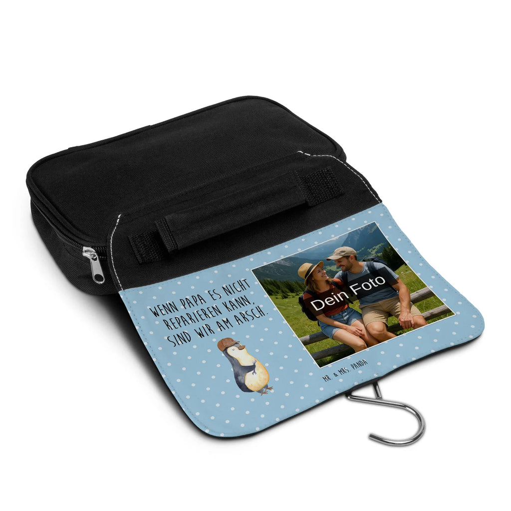 Personalisierter Foto Kulturbeutel Wenn Papa es nicht reparieren kann, sind wir am Arsch Kulturbeutel Als Geschenk Mit Wunschfoto, Wasserdichter Kulturbeutel Mit Bild, Kulturbeutel Selbst Gestalten Mit Foto, Kulturbeutel Mit Spiegel Und Wunschbild, Kulturbeutel Herren Mit Bild, Nachhaltiger Kulturbeutel Mit Wunschfoto, Reisebeutel Mit Foto, Kulturbeutel Mit Urlaubserinnerung, Kulturbeutel Klein Mit Bild, Necessaire Mit Bild, Fotogeschenk Kulturbeutel, Kulturbeutel Zum Aufhängen Mit Foto, Kulturbeutel Baumwolle Mit Wunschbild, Leder Kulturbeutel Mit Foto, Kulturbeutel Damen Mit Foto, Kompakter Kulturbeutel Mit Wunschfoto, Waschbeutel Mit Eigenem Foto, Kulturtasche Mit Bild, Kulturbeutel Mit Kinderbild, Personalisierter Kulturbeutel Mit Wunschfoto, Kulturbeutel Für Reisen Mit Foto, Kulturbeutel Stoff Mit Foto, Kulturbeutel Mit Fächern Und Foto, Transparenter Kulturbeutel Mit Foto, Filz Kulturbeutel Mit Wunschbild, Kulturbeutel Set Mit Wunschfoto, Toilettentasche Mit Wunschbild, Kulturbeutel Mit Foto, Kulturbeutel Mit Reißverschluss Und Foto, Kulturbeutel Mit Familienfoto, Kulturbeutel Groß Mit Foto, Kunststoff Kulturbeutel Mit Foto, Kulturbeutel Kinder Mit Wunschfoto, Kulturbeutel Mit Haken Und Bild, Kulturbeutel Mit Haustierfoto, Kosmetiktasche Mit Foto, Familie, Vatertag, Muttertag, Bruder, Schwester, Mama, Papa, Oma, Opa, Bester Papa der Welt, Vater, Geschenk Papa