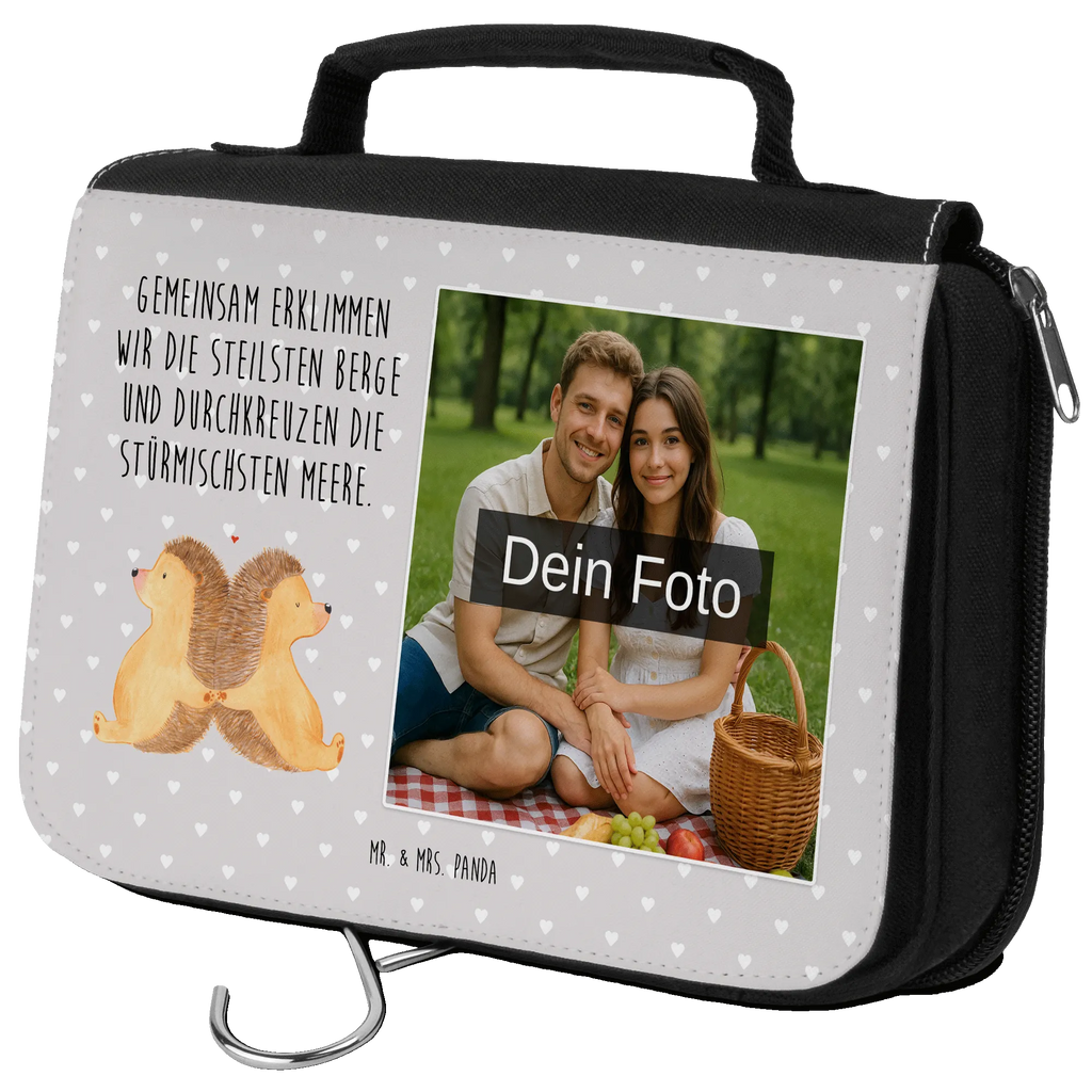 Personalisierter Foto Kulturbeutel Igel händchenhaltend Kompakter Kulturbeutel Mit Wunschfoto, Kulturbeutel Stoff Mit Foto, Personalisierter Kulturbeutel Mit Wunschfoto, Kulturbeutel Damen Mit Foto, Kulturbeutel Baumwolle Mit Wunschbild, Fotogeschenk Kulturbeutel, Nachhaltiger Kulturbeutel Mit Wunschfoto, Wasserdichter Kulturbeutel Mit Bild, Kulturbeutel Mit Foto, Necessaire Mit Bild, Kulturbeutel Mit Haustierfoto, Kulturbeutel Als Geschenk Mit Wunschfoto, Kulturbeutel Kinder Mit Wunschfoto, Kulturbeutel Mit Spiegel Und Wunschbild, Kulturbeutel Mit Reißverschluss Und Foto, Kulturtasche Mit Bild, Kulturbeutel Mit Fächern Und Foto, Kulturbeutel Groß Mit Foto, Kulturbeutel Mit Urlaubserinnerung, Kosmetiktasche Mit Foto, Filz Kulturbeutel Mit Wunschbild, Kulturbeutel Mit Kinderbild, Toilettentasche Mit Wunschbild, Kulturbeutel Mit Familienfoto, Kulturbeutel Herren Mit Bild, Kulturbeutel Selbst Gestalten Mit Foto, Kulturbeutel Klein Mit Bild, Kulturbeutel Zum Aufhängen Mit Foto, Kulturbeutel Für Reisen Mit Foto, Kulturbeutel Set Mit Wunschfoto, Transparenter Kulturbeutel Mit Foto, Kunststoff Kulturbeutel Mit Foto, Waschbeutel Mit Eigenem Foto, Kulturbeutel Mit Haken Und Bild, Reisebeutel Mit Foto, Leder Kulturbeutel Mit Foto, Liebe, Partner, Freund, Freundin, Ehemann, Ehefrau, Heiraten, Verlobung, Heiratsantrag, Liebesgeschenk, Jahrestag, Hocheitstag, Igel, große Liebe, Geschenk für zwei, Liebesbeweis, Gemeinsamkeit, Liebesbotschaft, Love, Hochzeit, Igelliebe, Hand in Hand, Lieblingsmensch