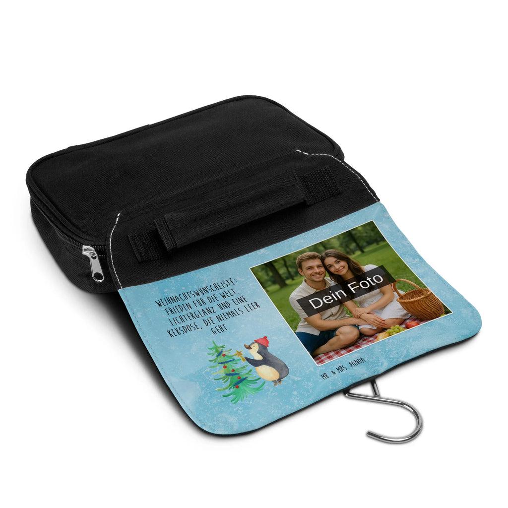 Personalisierter Foto Kulturbeutel Pinguin Weihnachtsbaum Kulturbeutel Baumwolle Mit Wunschbild, Kulturbeutel Mit Foto, Waschbeutel Mit Eigenem Foto, Kulturtasche Mit Bild, Transparenter Kulturbeutel Mit Foto, Kulturbeutel Mit Reißverschluss Und Foto, Filz Kulturbeutel Mit Wunschbild, Wasserdichter Kulturbeutel Mit Bild, Kulturbeutel Mit Kinderbild, Kulturbeutel Damen Mit Foto, Kulturbeutel Als Geschenk Mit Wunschfoto, Toilettentasche Mit Wunschbild, Kulturbeutel Set Mit Wunschfoto, Kulturbeutel Groß Mit Foto, Kulturbeutel Klein Mit Bild, Kulturbeutel Mit Haken Und Bild, Kulturbeutel Kinder Mit Wunschfoto, Kulturbeutel Für Reisen Mit Foto, Kunststoff Kulturbeutel Mit Foto, Kompakter Kulturbeutel Mit Wunschfoto, Leder Kulturbeutel Mit Foto, Kosmetiktasche Mit Foto, Kulturbeutel Selbst Gestalten Mit Foto, Fotogeschenk Kulturbeutel, Personalisierter Kulturbeutel Mit Wunschfoto, Kulturbeutel Mit Haustierfoto, Kulturbeutel Mit Fächern Und Foto, Necessaire Mit Bild, Reisebeutel Mit Foto, Kulturbeutel Herren Mit Bild, Nachhaltiger Kulturbeutel Mit Wunschfoto, Kulturbeutel Mit Spiegel Und Wunschbild, Kulturbeutel Zum Aufhängen Mit Foto, Kulturbeutel Stoff Mit Foto, Kulturbeutel Mit Urlaubserinnerung, Kulturbeutel Mit Familienfoto, Winter, Weihnachten, Weihnachtsdeko, Nikolaus, Advent, Heiligabend, Wintermotiv, Pinguin