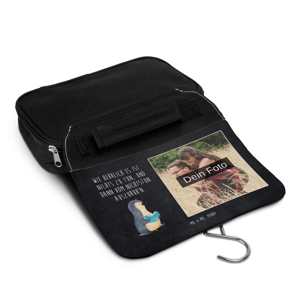 Personalisierter Foto Kulturbeutel Pinguin Buch Nachhaltiger Kulturbeutel Mit Wunschfoto, Kulturbeutel Stoff Mit Foto, Transparenter Kulturbeutel Mit Foto, Kulturbeutel Damen Mit Foto, Kulturbeutel Set Mit Wunschfoto, Kulturbeutel Mit Haustierfoto, Leder Kulturbeutel Mit Foto, Kulturtasche Mit Bild, Kulturbeutel Selbst Gestalten Mit Foto, Kulturbeutel Zum Aufhängen Mit Foto, Kulturbeutel Als Geschenk Mit Wunschfoto, Kulturbeutel Mit Haken Und Bild, Filz Kulturbeutel Mit Wunschbild, Waschbeutel Mit Eigenem Foto, Kulturbeutel Für Reisen Mit Foto, Kulturbeutel Mit Urlaubserinnerung, Kulturbeutel Kinder Mit Wunschfoto, Kulturbeutel Groß Mit Foto, Fotogeschenk Kulturbeutel, Kosmetiktasche Mit Foto, Kunststoff Kulturbeutel Mit Foto, Necessaire Mit Bild, Kulturbeutel Herren Mit Bild, Kulturbeutel Mit Reißverschluss Und Foto, Kulturbeutel Mit Spiegel Und Wunschbild, Reisebeutel Mit Foto, Kulturbeutel Klein Mit Bild, Kulturbeutel Baumwolle Mit Wunschbild, Toilettentasche Mit Wunschbild, Kulturbeutel Mit Fächern Und Foto, Kompakter Kulturbeutel Mit Wunschfoto, Wasserdichter Kulturbeutel Mit Bild, Personalisierter Kulturbeutel Mit Wunschfoto, Kulturbeutel Mit Kinderbild, Kulturbeutel Mit Foto, Kulturbeutel Mit Familienfoto, Pinguin, Pinguine, Faulenzen, Nichtstun, Ferien, Lesen, Buch, Bücherwurm, Urlaub, Freizeit