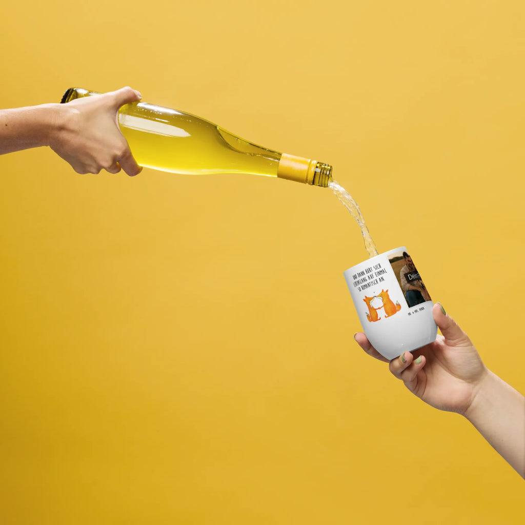 Personalisierter Foto Weinbecher Füchse Liebe Weinbecher Mit Haustierfoto, Weinbecher Mit Lieblingsfoto, Personalisierter Weinbecher Mit Bild, Klassisches Weinglas Mit Wunschbild, Geschenk-Weinbecher Mit Foto, Becher Für Wein Mit Fotomotiv, Fotogeschenk Weinbecher, Trinkbecher Wein Mit Bild, Weinglas Für Zuhause Mit Fotomotiv, Rustikaler Weinbecher Mit Foto, Öko Weinglas Mit Foto, Weinbecher Mit Urlaubsbild, Weinbecher Mit Familienfoto, Thermo-Weinbecher Mit Bild, Spülmaschinenfestes Weinglas Mit Bild, Weinbecher Für Picknick Mit Wunschfoto, Weinbecher Mit Collage, Foto-Weinglas Für Hochzeit, Acryl-Weinbecher Mit Fotodruck, Weinbecher Mit Wunschfoto, Kunststoff-Weinglas Mit Wunschfoto, Weinkelch Aus Glas Mit Fotodruck, Weinbecher Mit Foto, Foto-Becher Für Weinliebhaber, Mundgeblasenes Weinglas Mit Foto, Stapelbares Weinglas Mit Fotodruck, Weinglas Mit Fotodruck, Reise-Weinbecher Mit Foto, Weinbecher Aus Edelstahl Mit Foto, Weinglas Für Party Mit Bild, Weinbecher Für Camping Mit Fotodruck, Modernes Weinglas Mit Eigenem Foto, Bambus-Weinbecher Mit Foto, Kelchglas Mit Eigenem Foto, Universalglas Mit Fotomotiv, Kristallglas Mit Wunschfoto, Umweltfreundliches Weinglas Mit Wunschfoto, Fuchs, Ehe, Freund, Liebespaar, Fox, Verlobte, Freundin, Liebesbeweis, Ehemann, Liebe, Füchse, Ehefrau, Paar, Partner