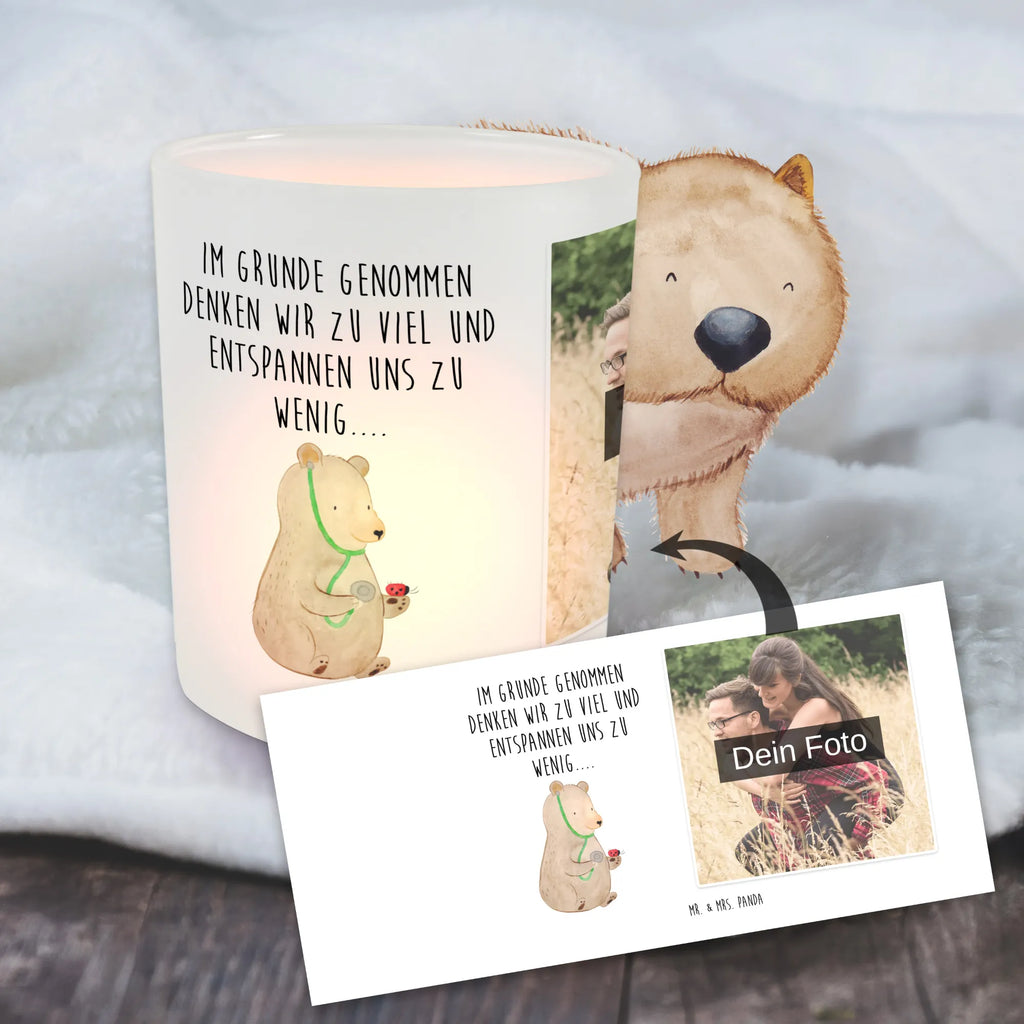 Personalisiertes Foto Windlicht Bär Arzt Teelichthalter Outdoor mit Foto, Teelichthalter für draußen selber gestalten, Windlicht Handgemacht, Windlicht Terrasse, Windlicht Kerzenhalter, Windlicht Balkon, Teelichthalter mit Wunschfoto, Windlicht Romantisch, Teelicht Glas mit Foto, Teelichthalter mit Foto, Windlicht Für Draußen, Windlicht Glas mit Wunschfoto, Windlicht Outdoor, Windlicht Dekoration mit Foto, Windlicht Design, Windlicht Nachhaltig, Windlicht Garten mit Foto, Windlicht Groß, Windlicht Vintage mit Foto, Windlicht Boho, Windlicht Modern, Windlicht mit Foto, Windlicht Draußen selber gestalten, Windlicht Skandinavisch, Windlicht Klein, Windlicht Wohnzimmer, Windlicht Geschenk, Foto Teelichthalter, Windlichter mit Foto, Windlicht Laterne, Bär, Teddy, Teddybär, Arzt, Doktorin, Professorin, Professor, Ärztin, Doktor