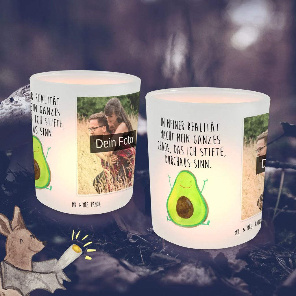 Personalisiertes Foto Windlicht Avocado Glücklich Foto Teelichthalter, Windlicht Outdoor, Windlicht Kerzenhalter, Windlichter mit Foto, Windlicht Modern, Teelichthalter Outdoor mit Foto, Windlicht Nachhaltig, Windlicht Boho, Teelichthalter mit Foto, Windlicht Romantisch, Windlicht Wohnzimmer, Windlicht Geschenk, Teelichthalter mit Wunschfoto, Windlicht Laterne, Teelicht Glas mit Foto, Windlicht mit Foto, Windlicht Vintage mit Foto, Windlicht Skandinavisch, Windlicht Balkon, Windlicht Draußen selber gestalten, Windlicht Klein, Windlicht Groß, Windlicht Garten mit Foto, Windlicht Design, Windlicht Terrasse, Windlicht Handgemacht, Windlicht Glas mit Wunschfoto, Windlicht Dekoration mit Foto, Teelichthalter für draußen selber gestalten, Windlicht Für Draußen, Avocado, Veggie, Vegan, Gesund, Chaos