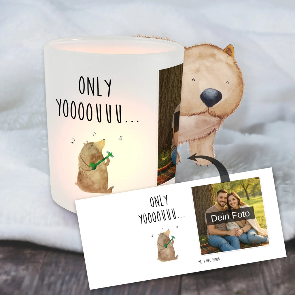 Personalisiertes Foto Windlicht Bär Gitarre Windlicht mit Foto, Windlichter mit Foto, Windlicht Glas mit Wunschfoto, Windlicht Vintage mit Foto, Windlicht Draußen selber gestalten, Windlicht Garten mit Foto, Windlicht Dekoration mit Foto, Windlicht Modern, Windlicht Design, Windlicht Kerzenhalter, Windlicht Groß, Windlicht Klein, Windlicht Für Draußen, Windlicht Laterne, Windlicht Romantisch, Windlicht Skandinavisch, Windlicht Boho, Windlicht Handgemacht, Windlicht Nachhaltig, Windlicht Geschenk, Windlicht Wohnzimmer, Windlicht Balkon, Windlicht Terrasse, Windlicht Outdoor, Teelichthalter mit Foto, Teelicht Glas mit Foto, Teelichthalter Outdoor mit Foto, Teelichthalter für draußen selber gestalten, Teelichthalter mit Wunschfoto, Foto Teelichthalter, Bär, Teddy, Teddybär
