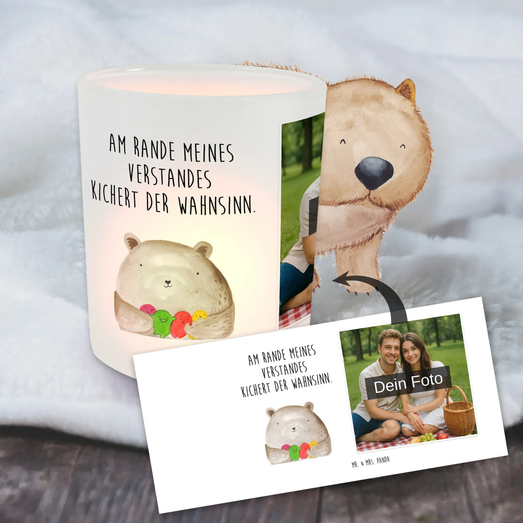 Personalisiertes Foto Windlicht Bär Gefühl Windlicht Romantisch, Windlicht Boho, Windlicht Garten mit Foto, Teelichthalter für draußen selber gestalten, Windlicht Vintage mit Foto, Windlicht Geschenk, Windlicht Skandinavisch, Windlicht mit Foto, Teelichthalter mit Wunschfoto, Windlicht Design, Windlicht Für Draußen, Windlicht Glas mit Wunschfoto, Windlicht Klein, Teelichthalter mit Foto, Windlicht Outdoor, Windlicht Groß, Windlicht Laterne, Teelichthalter Outdoor mit Foto, Teelicht Glas mit Foto, Windlicht Handgemacht, Windlicht Nachhaltig, Windlicht Wohnzimmer, Windlicht Dekoration mit Foto, Windlicht Balkon, Windlicht Kerzenhalter, Windlicht Modern, Foto Teelichthalter, Windlicht Terrasse, Windlicht Draußen selber gestalten, Windlichter mit Foto, Bär, Teddy, Teddybär, Verrückt, Wahnsinn, Durchgedreht
