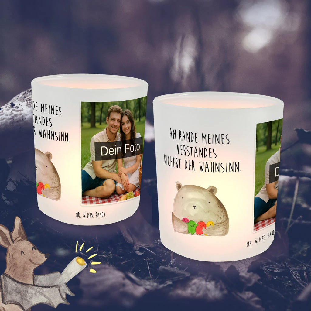 Personalisiertes Foto Windlicht Bär Gefühl Windlicht Romantisch, Windlicht Boho, Windlicht Garten mit Foto, Teelichthalter für draußen selber gestalten, Windlicht Vintage mit Foto, Windlicht Geschenk, Windlicht Skandinavisch, Windlicht mit Foto, Teelichthalter mit Wunschfoto, Windlicht Design, Windlicht Für Draußen, Windlicht Glas mit Wunschfoto, Windlicht Klein, Teelichthalter mit Foto, Windlicht Outdoor, Windlicht Groß, Windlicht Laterne, Teelichthalter Outdoor mit Foto, Teelicht Glas mit Foto, Windlicht Handgemacht, Windlicht Nachhaltig, Windlicht Wohnzimmer, Windlicht Dekoration mit Foto, Windlicht Balkon, Windlicht Kerzenhalter, Windlicht Modern, Foto Teelichthalter, Windlicht Terrasse, Windlicht Draußen selber gestalten, Windlichter mit Foto, Bär, Teddy, Teddybär, Verrückt, Wahnsinn, Durchgedreht