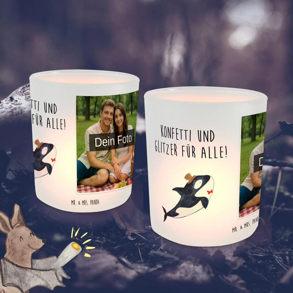 Personalisiertes Foto Windlicht Orca Zylinder Windlicht Balkon, Teelichthalter mit Foto, Teelichthalter mit Wunschfoto, Windlicht Kerzenhalter, Windlicht Wohnzimmer, Windlicht Boho, Windlicht Romantisch, Windlicht Handgemacht, Teelichthalter Outdoor mit Foto, Windlicht mit Foto, Windlicht Skandinavisch, Windlicht Terrasse, Windlicht Garten mit Foto, Windlicht Klein, Windlicht Glas mit Wunschfoto, Windlicht Design, Windlicht Groß, Windlicht Laterne, Windlicht Outdoor, Windlicht Modern, Windlicht Vintage mit Foto, Windlichter mit Foto, Foto Teelichthalter, Windlicht Für Draußen, Windlicht Dekoration mit Foto, Teelicht Glas mit Foto, Windlicht Nachhaltig, Windlicht Geschenk, Windlicht Draußen selber gestalten, Teelichthalter für draußen selber gestalten, Meerestiere, Meer, Urlaub, Fete, Narwal, Glitzer, Konfetti, Glückwunsch, Fest, Geburtstag, Feier, Glitter, Orca